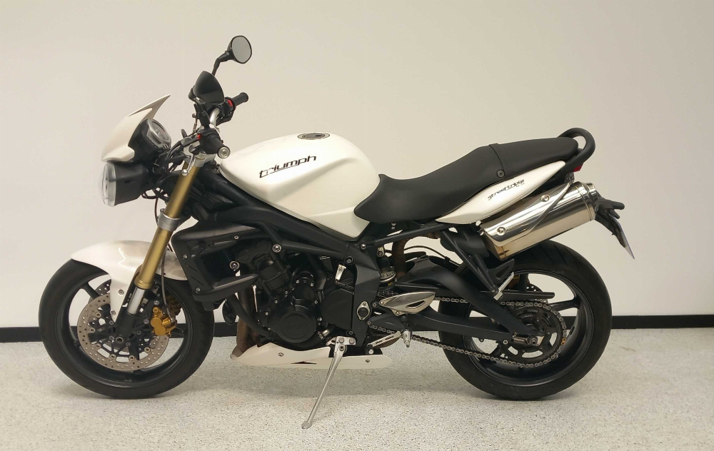 Triumph 675 Street Triple 2011 vue gauche