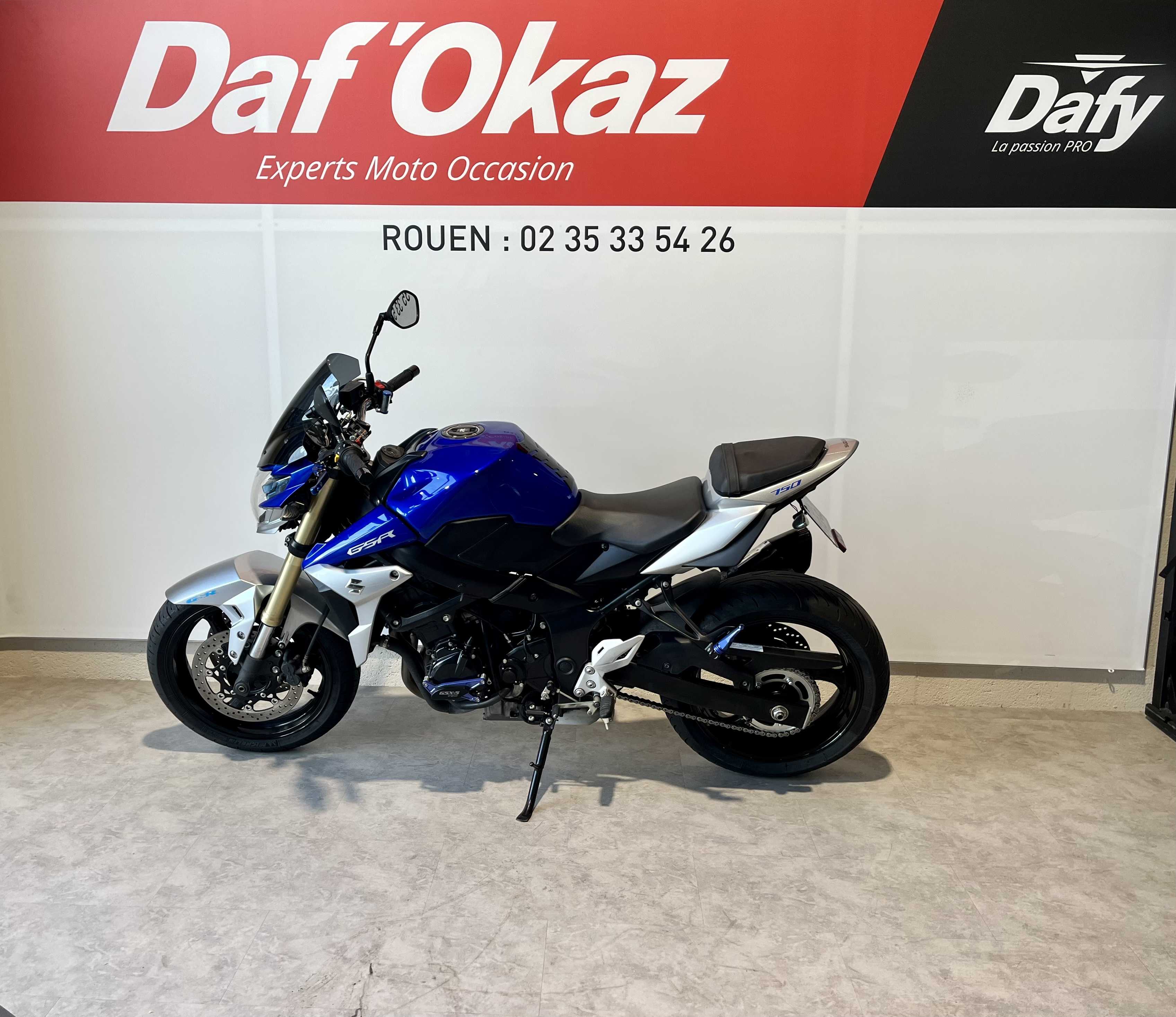 Suzuki GSR 750 2014 HD vue gauche