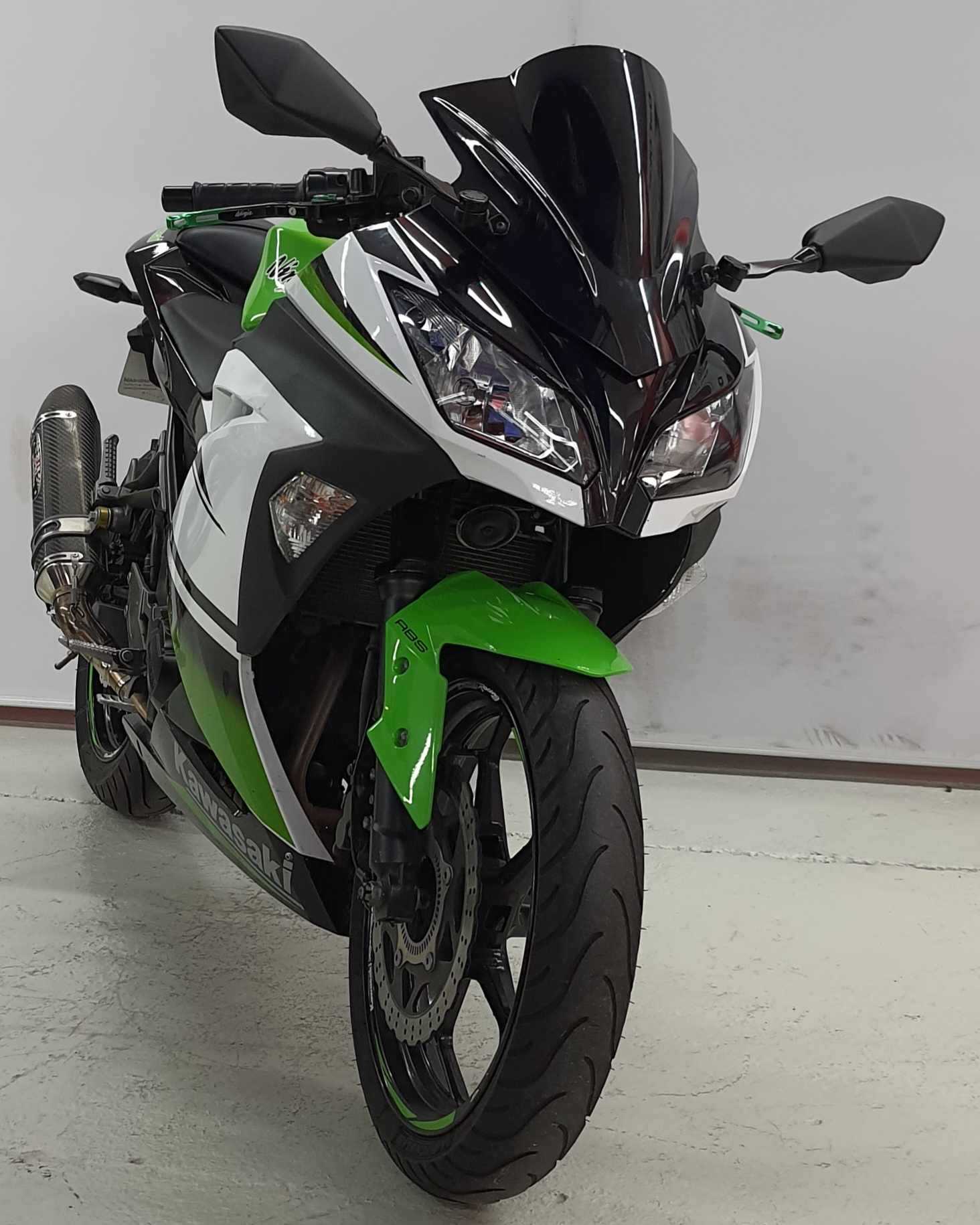 Kawasaki EX 300 Ninja R Special Edition ABS 2014 HD vue 3/4 droite