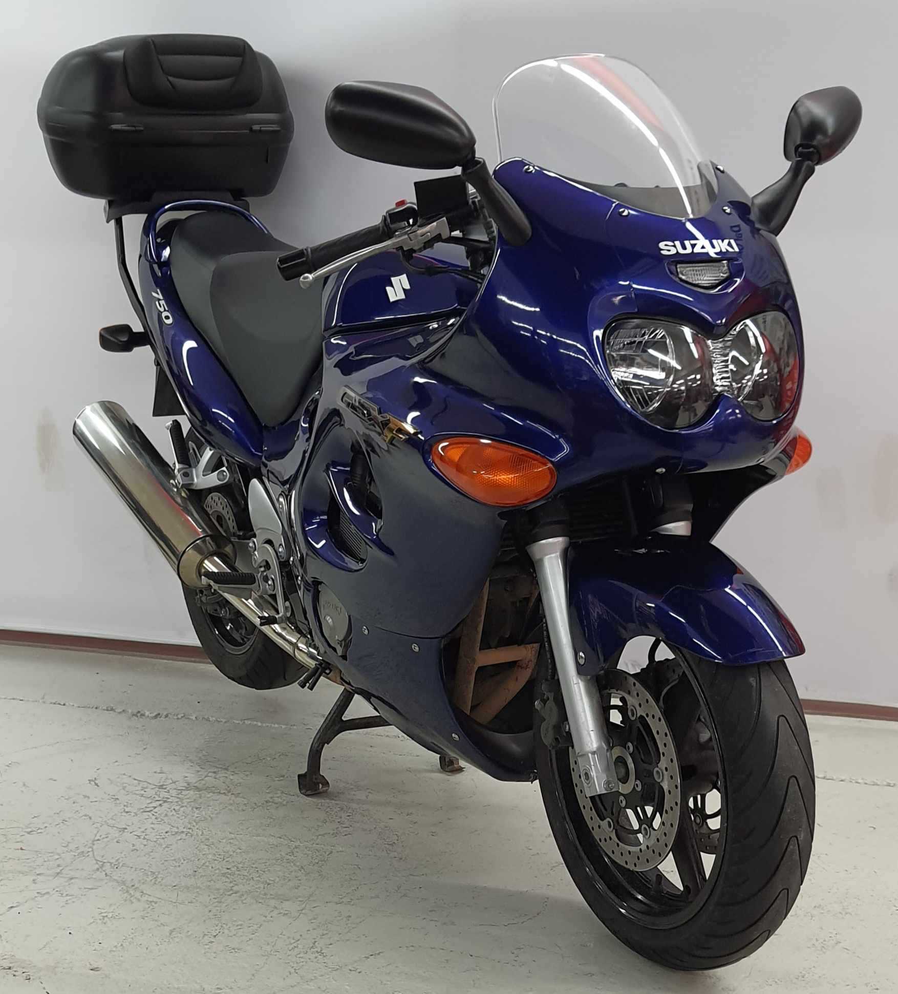 Suzuki GSX 750 F 2004 HD vue 3/4 droite