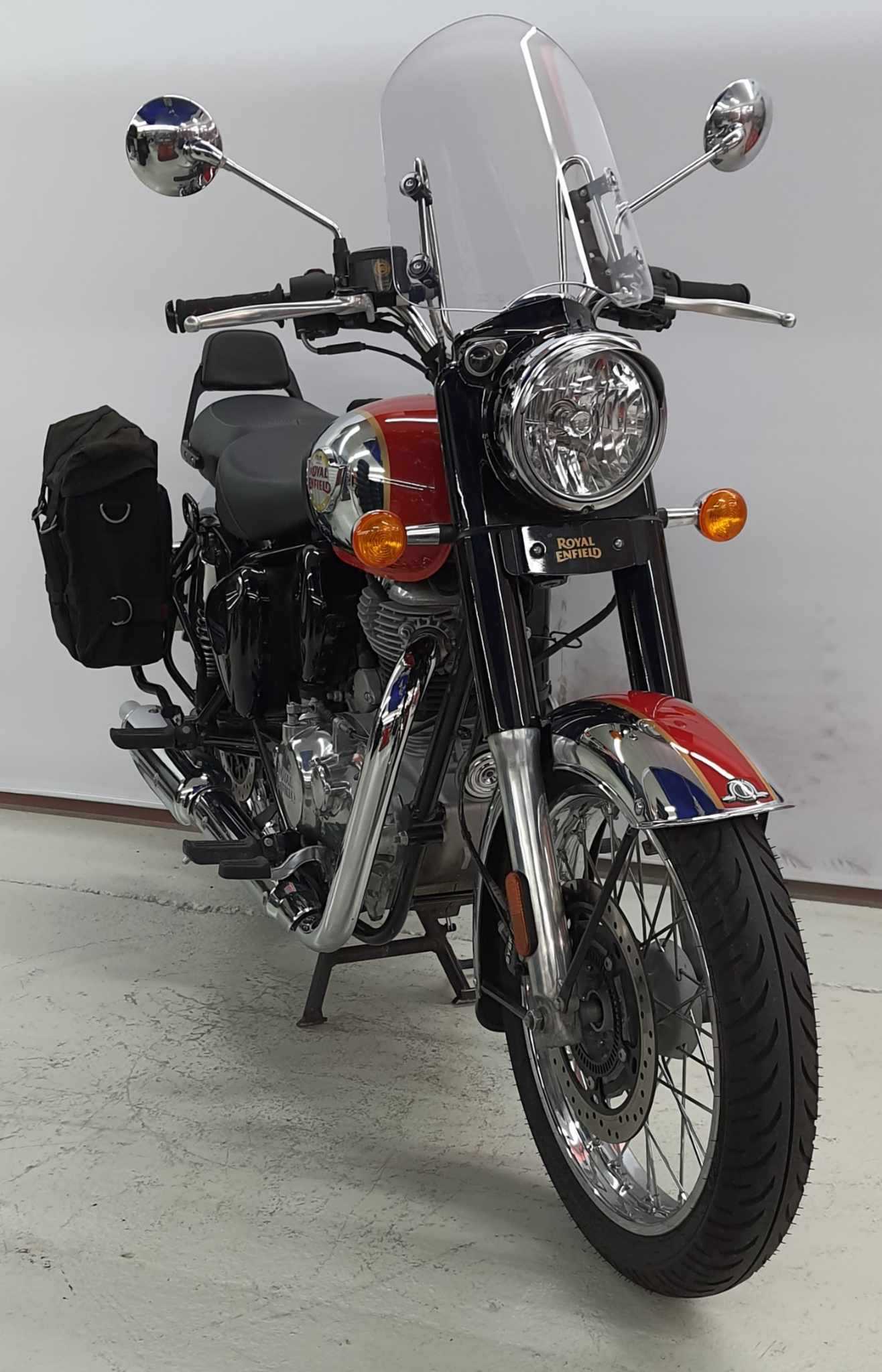 Royal Enfield CLASSIC 350 (CHROME RED) 2022 HD vue 3/4 droite