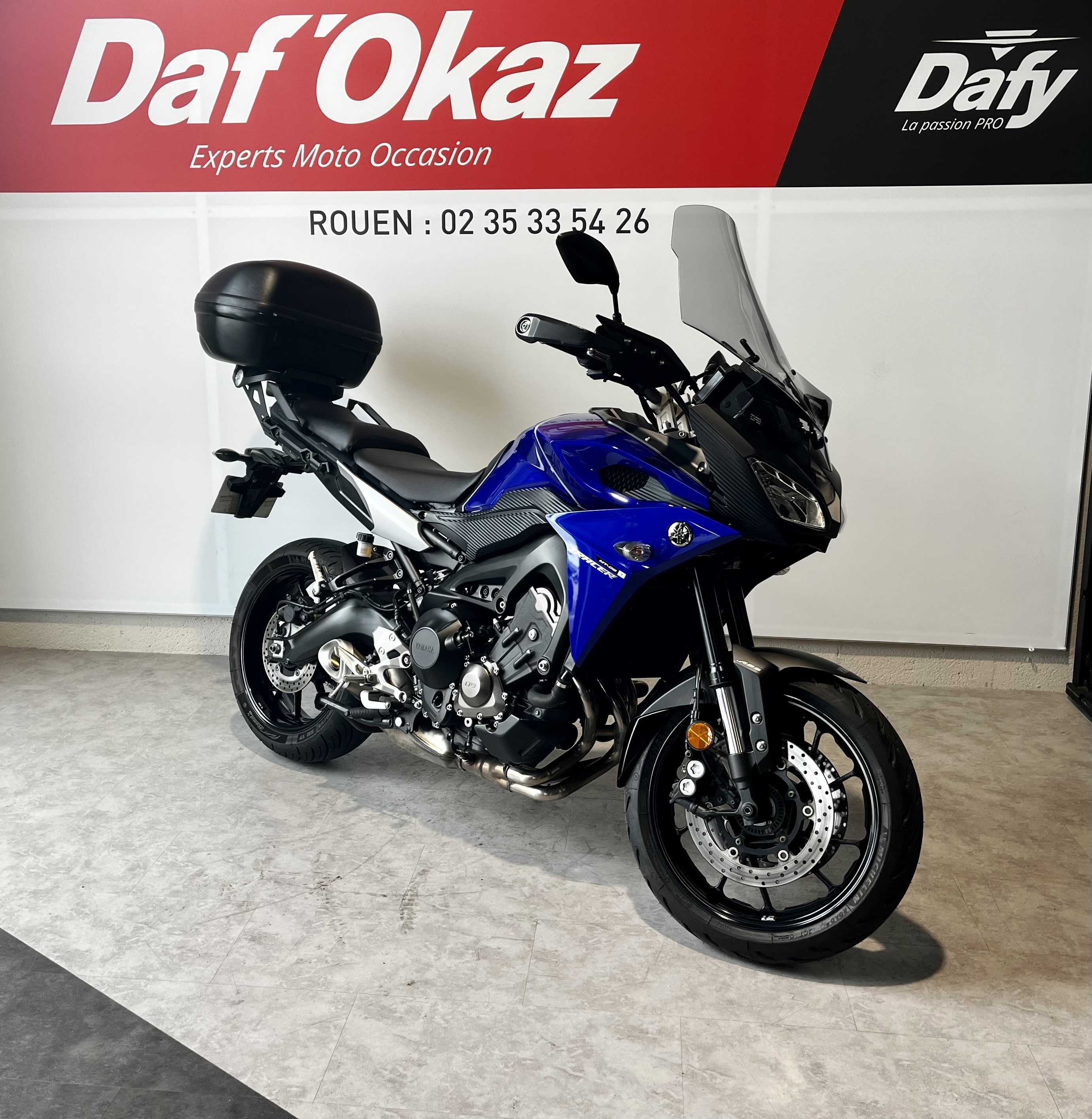 Yamaha Tracer 900 (MT09TRA) 2017 HD vue 3/4 droite