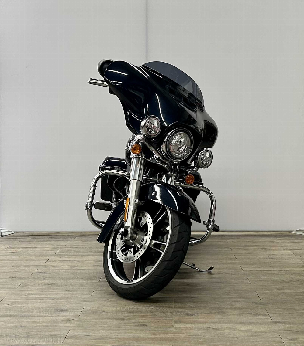 Harley-Davidson FLHX steet glide 2018 vue avant