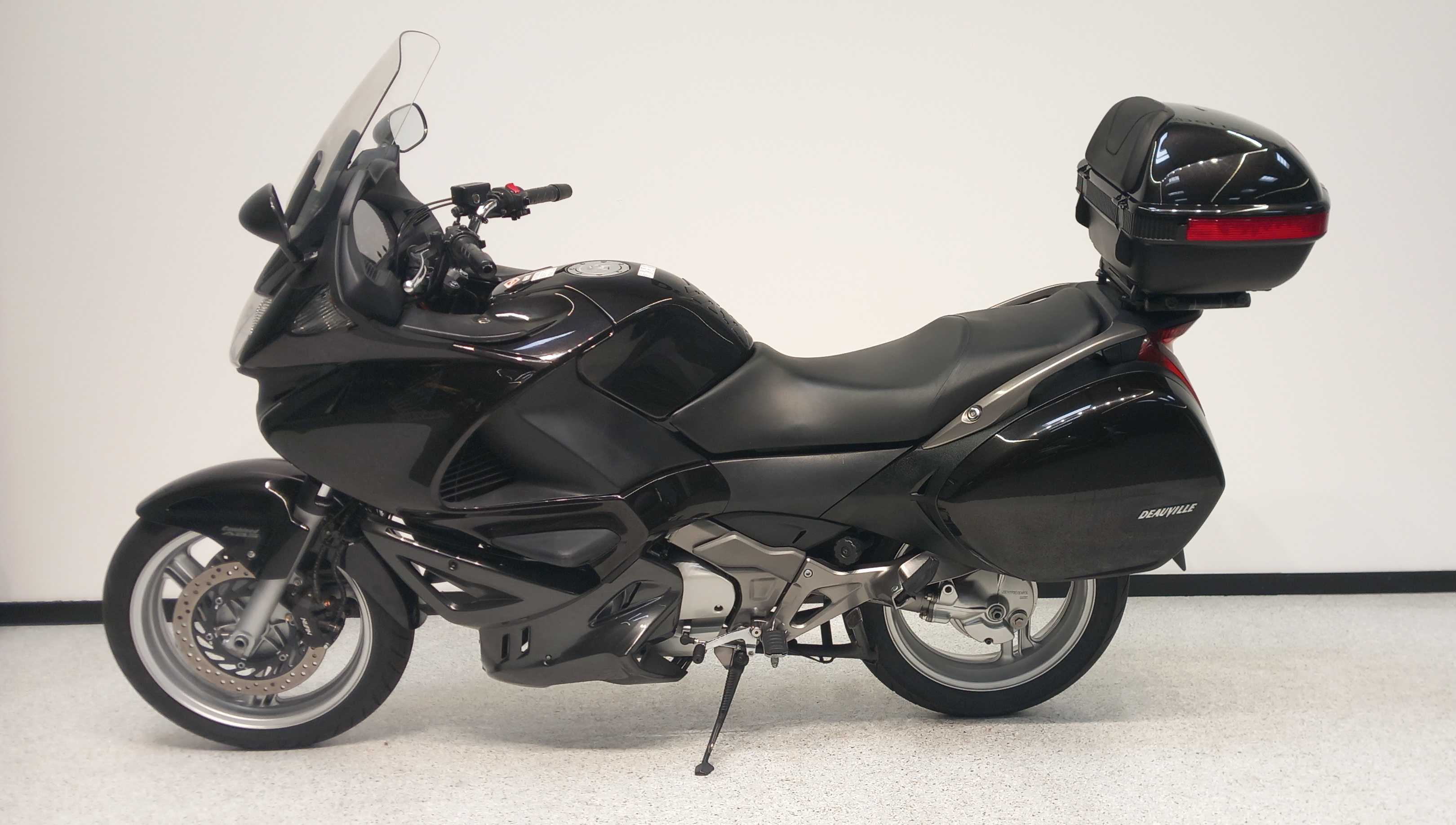 Honda NT 700 V Deauville ABS 2008 HD vue gauche