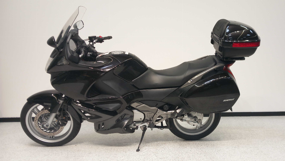 Honda NT 700 V Deauville ABS 2008 vue gauche