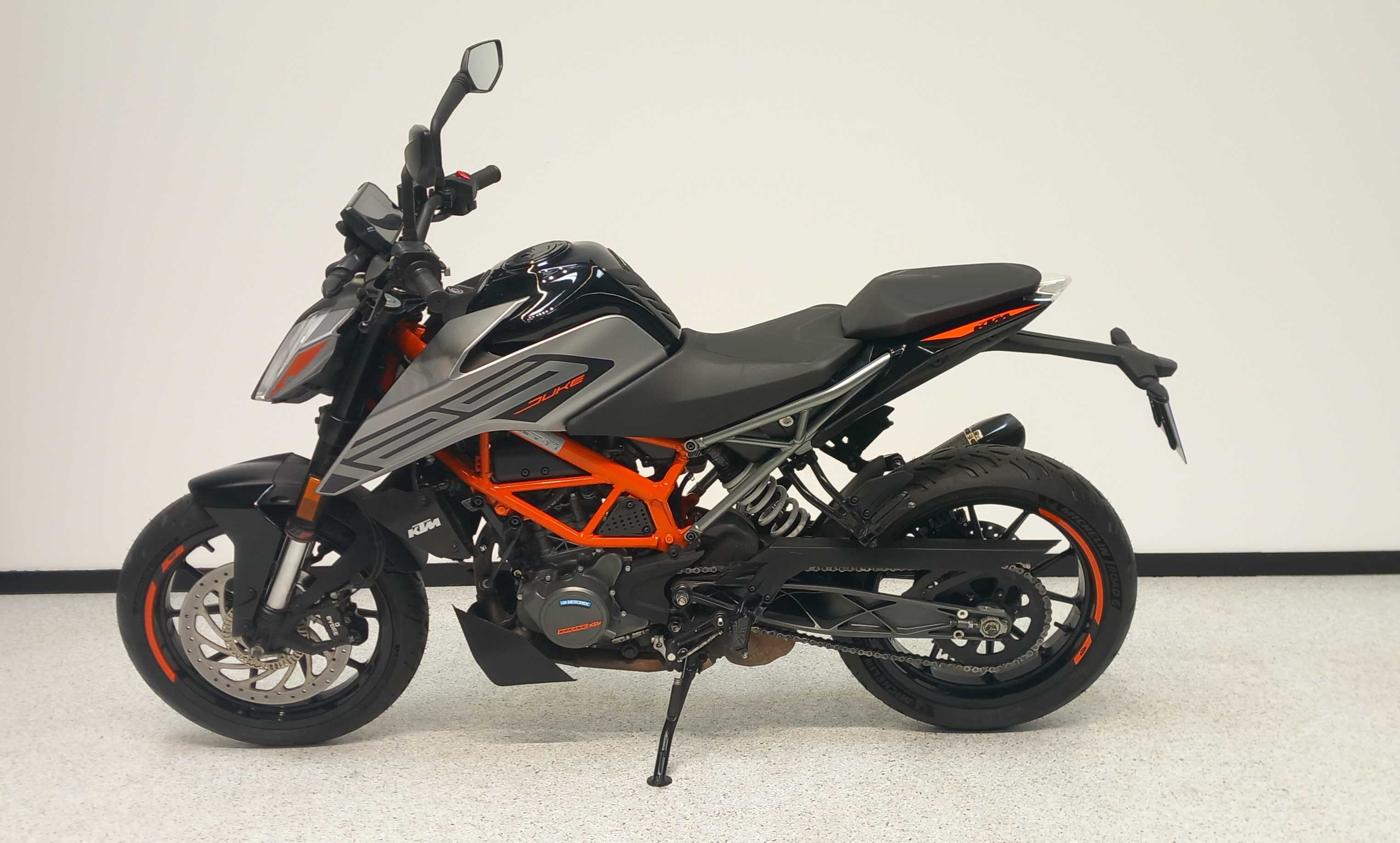 KTM 125 Duke 2021 HD vue gauche