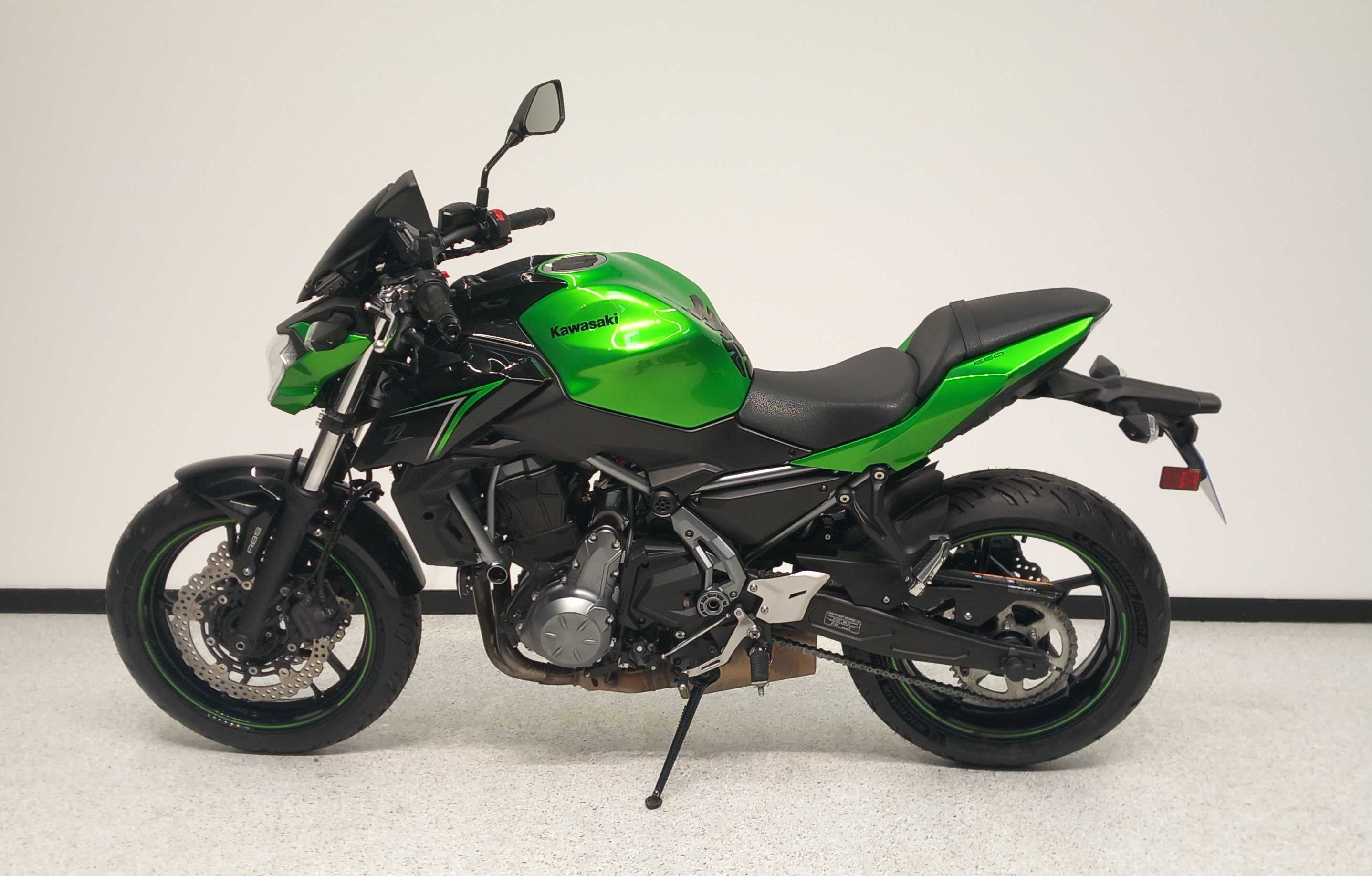 Kawasaki Z 650 2017 HD vue gauche