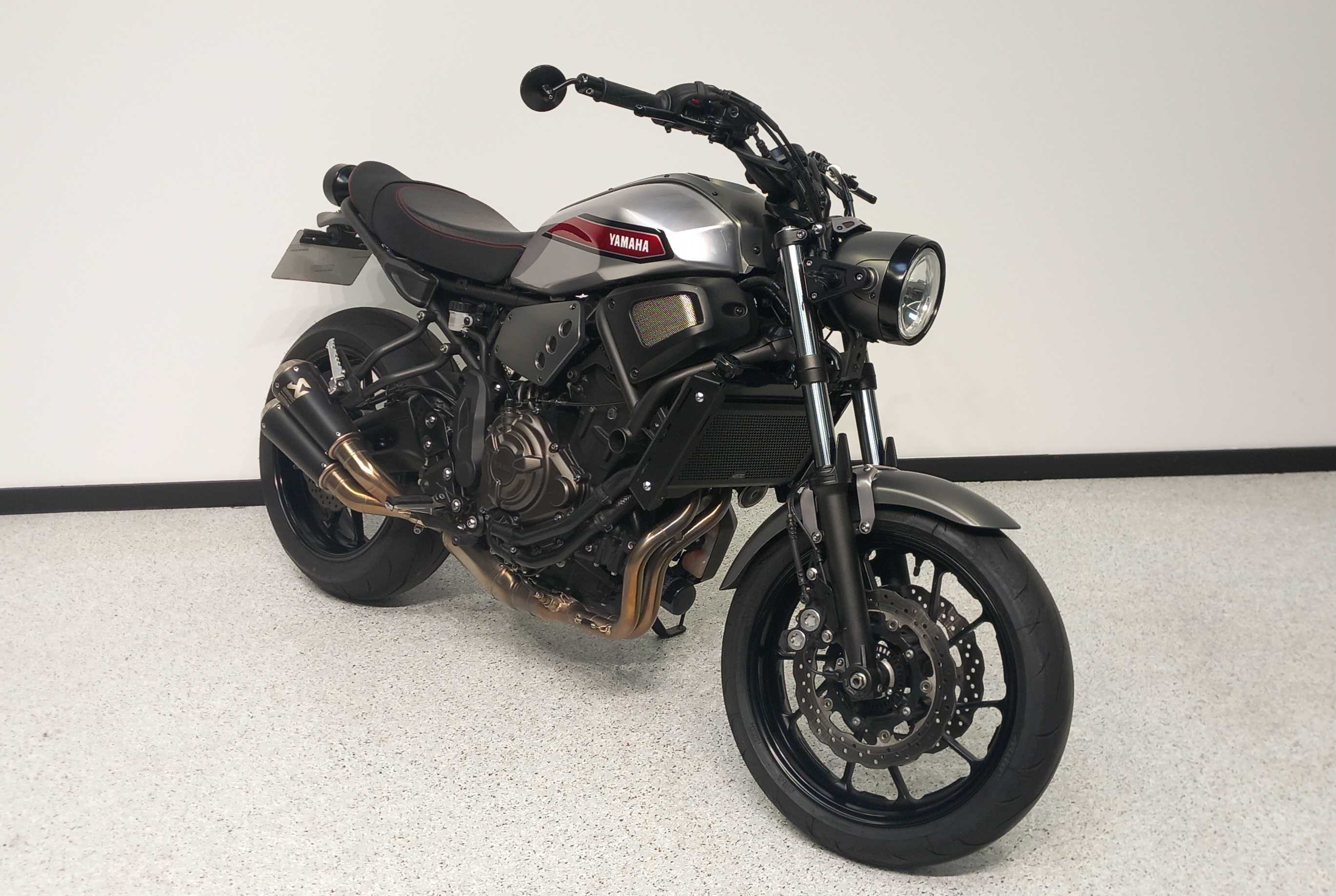 Yamaha XSR 700 2019 HD vue 3/4 droite