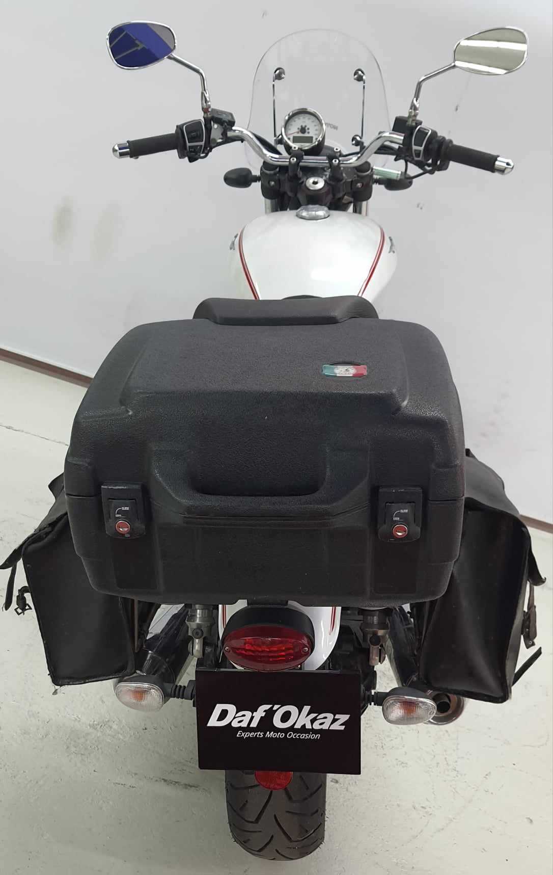 Moto Guzzi V9 V9 ROAMER 2016 HD vue arrière