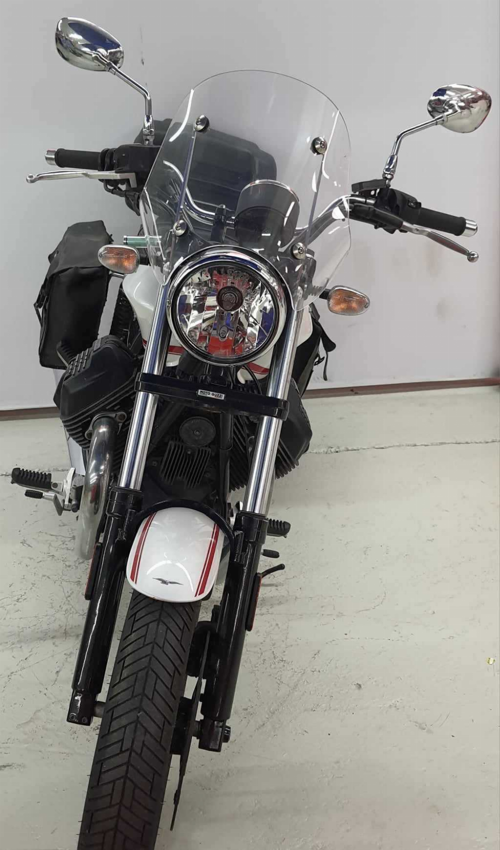 Moto Guzzi V9 V9 ROAMER 2016 vue avant