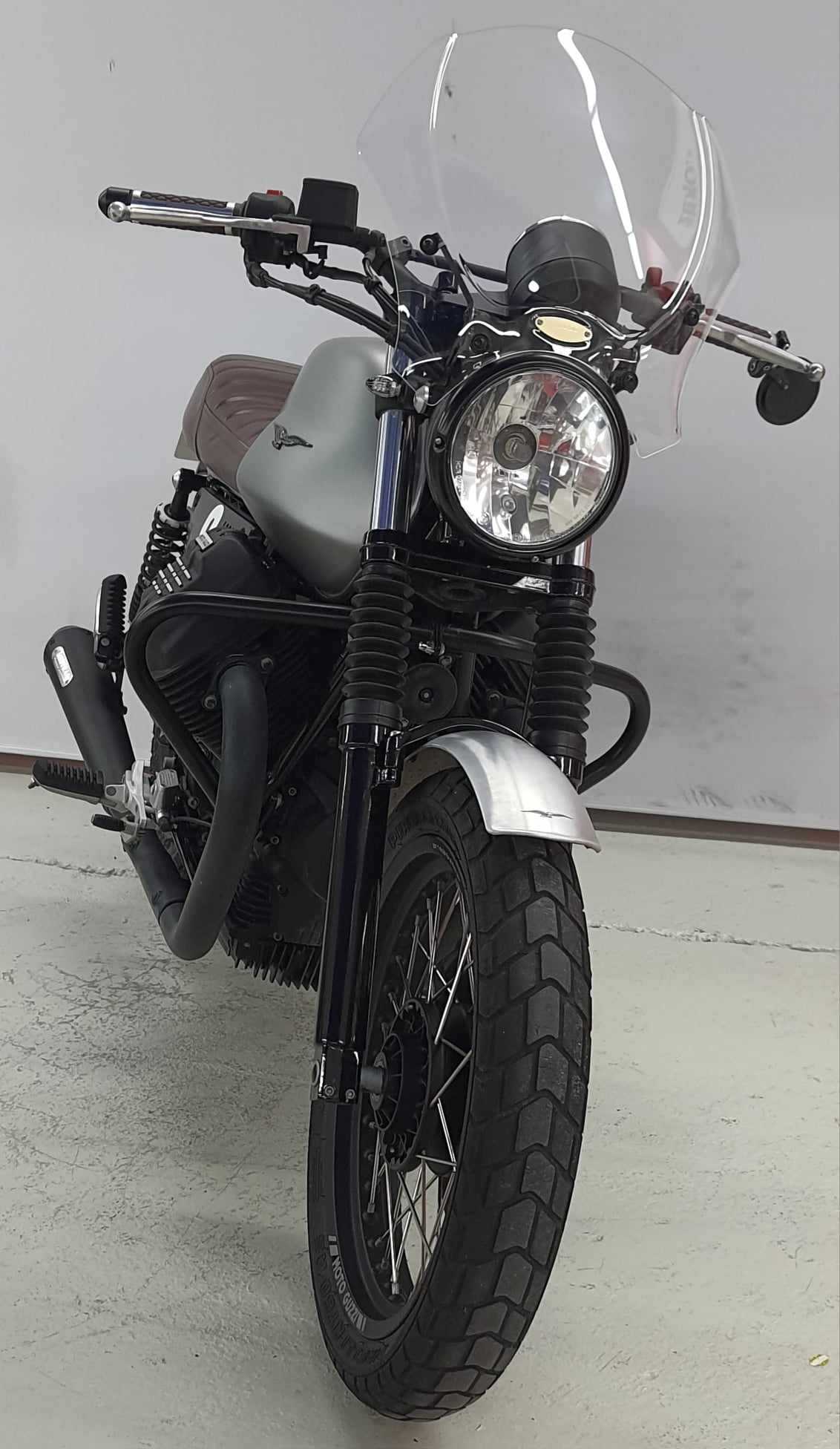 Moto Guzzi V7 III V7 III ROUGH 2018 HD vue 3/4 droite