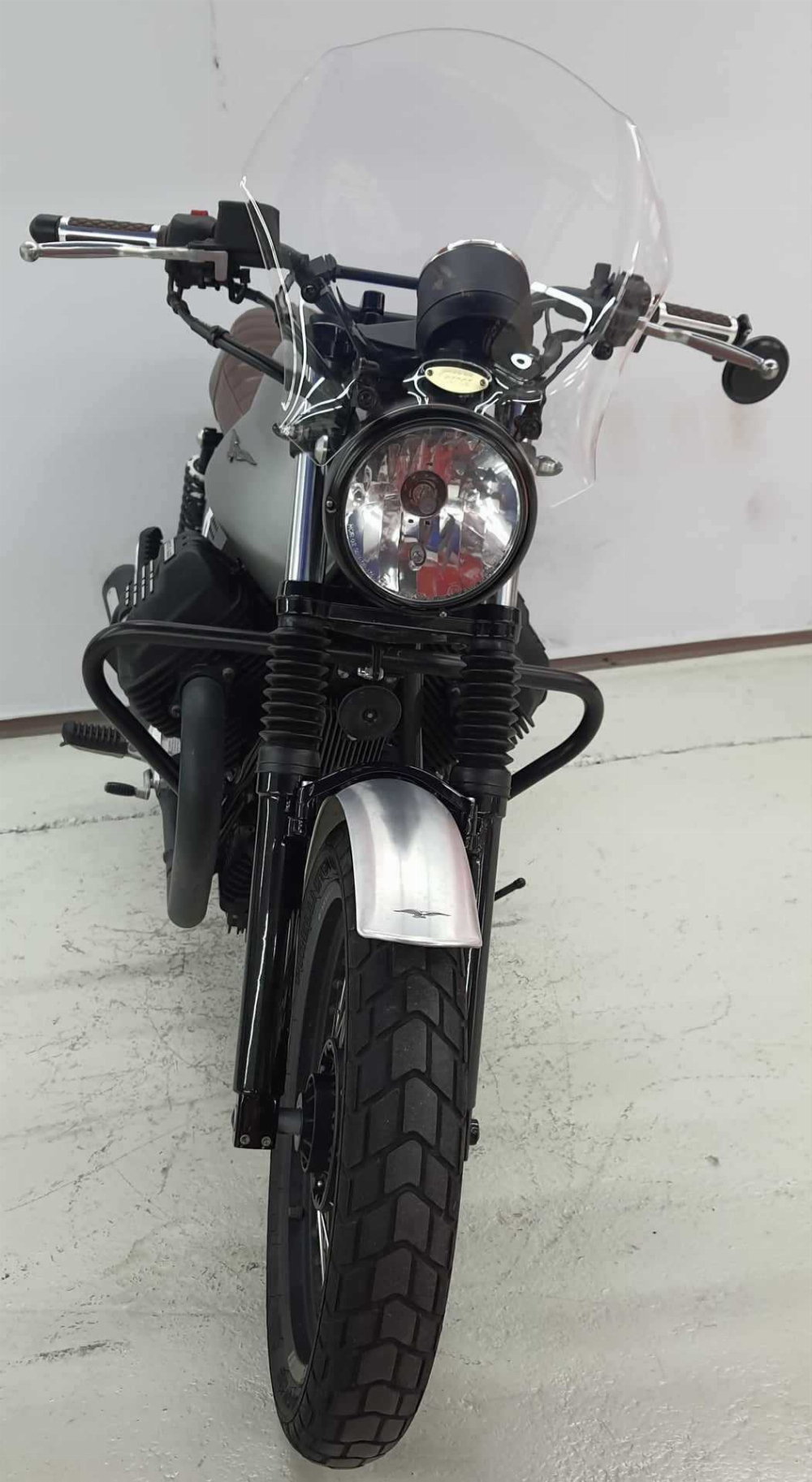 Moto Guzzi V7 III V7 III ROUGH 2018 vue avant