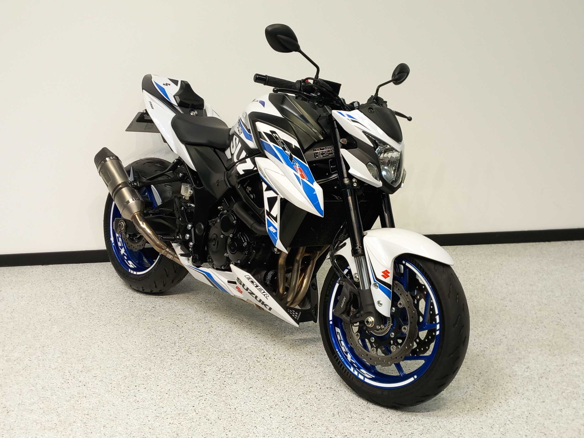 Suzuki GSX-S 750 Edition Moto GP 2019 HD vue 3/4 droite