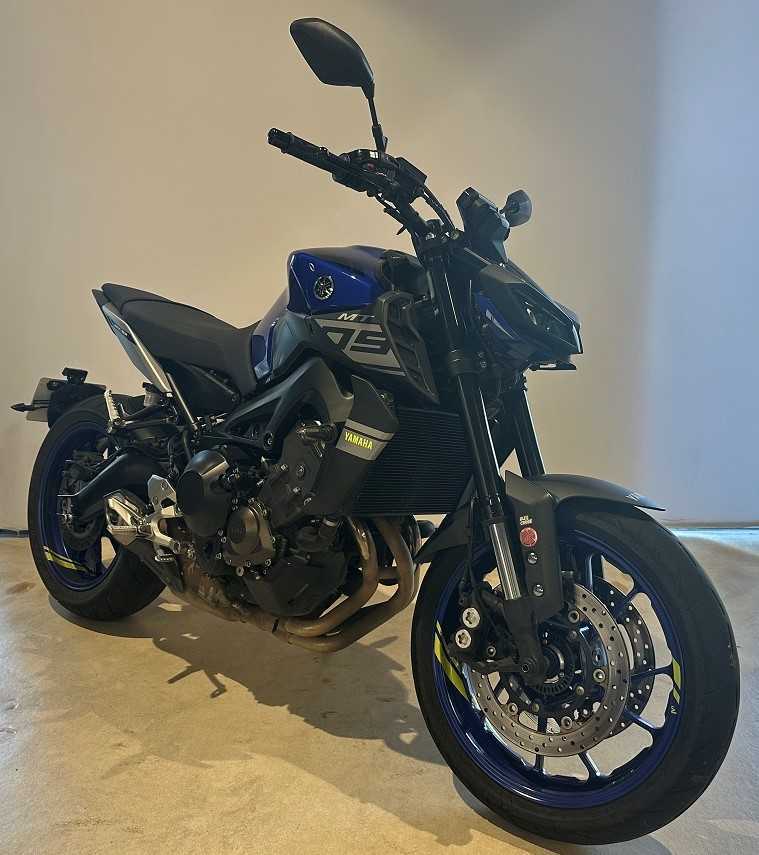 Yamaha MT-09 850 ABS 2017 HD vue 3/4 droite