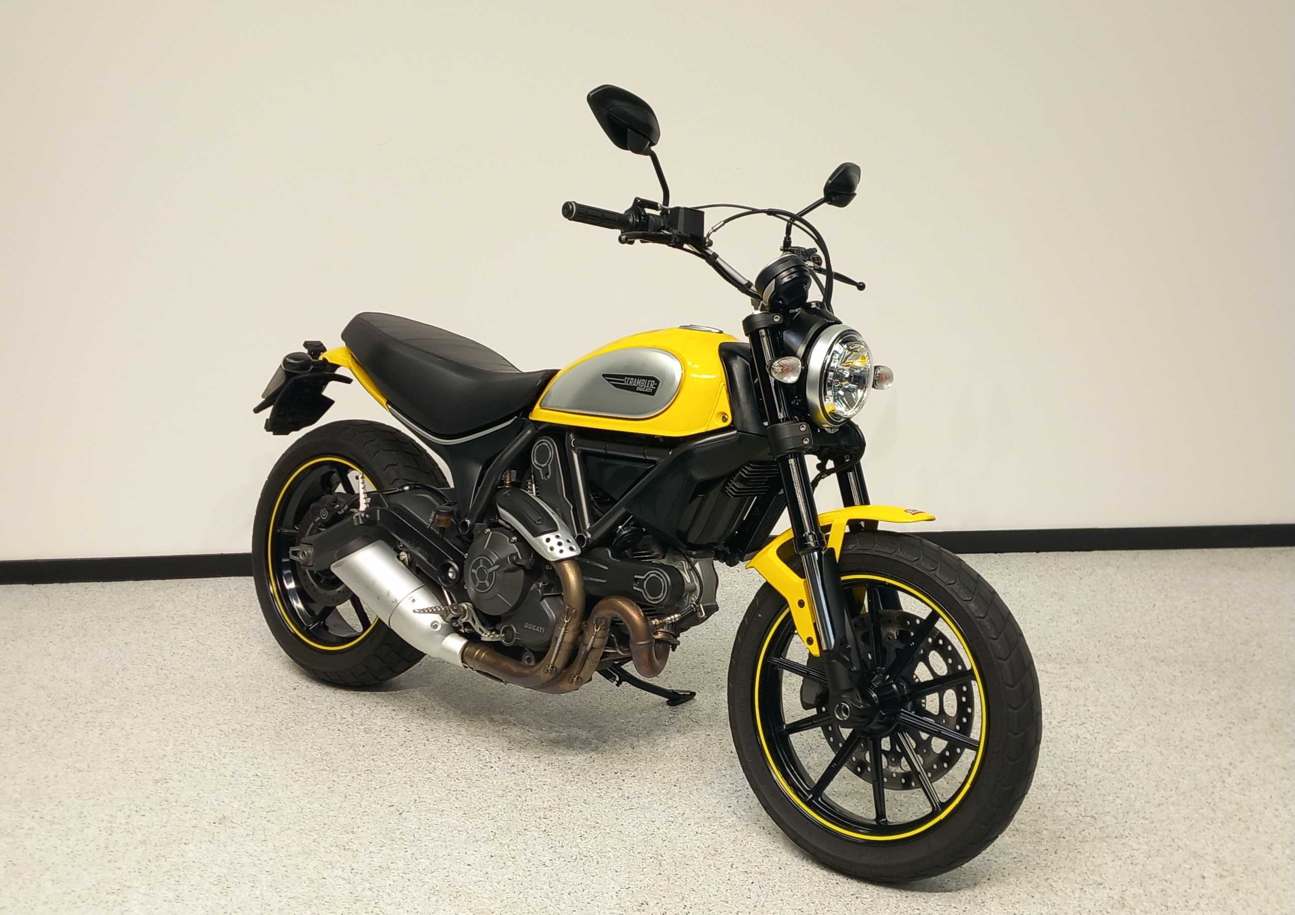 Ducati 800 Scrambler Classic 2015 HD vue 3/4 droite