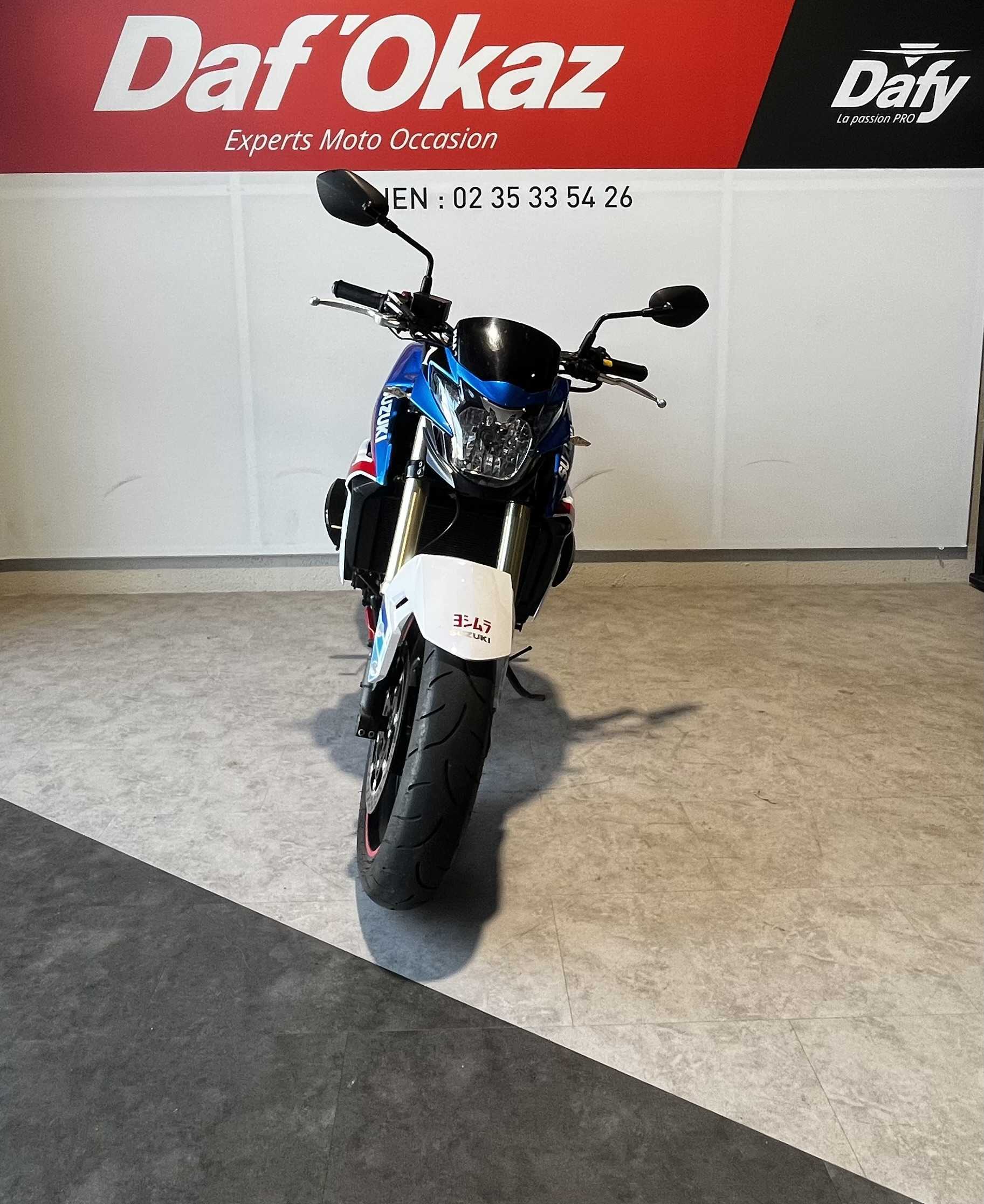 Suzuki GSR 750 2013 HD vue avant