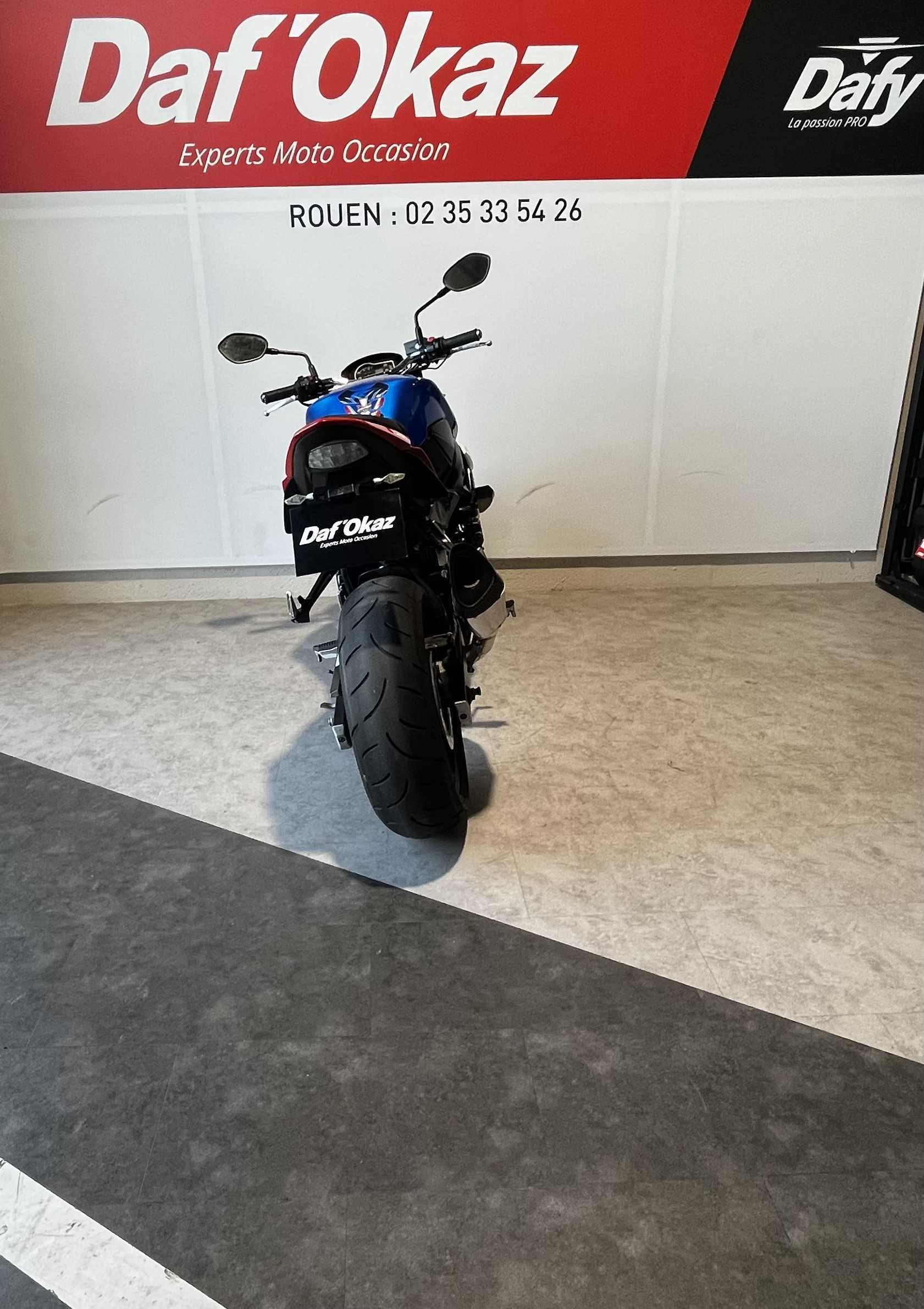 Suzuki GSR 750 2013 HD vue arrière