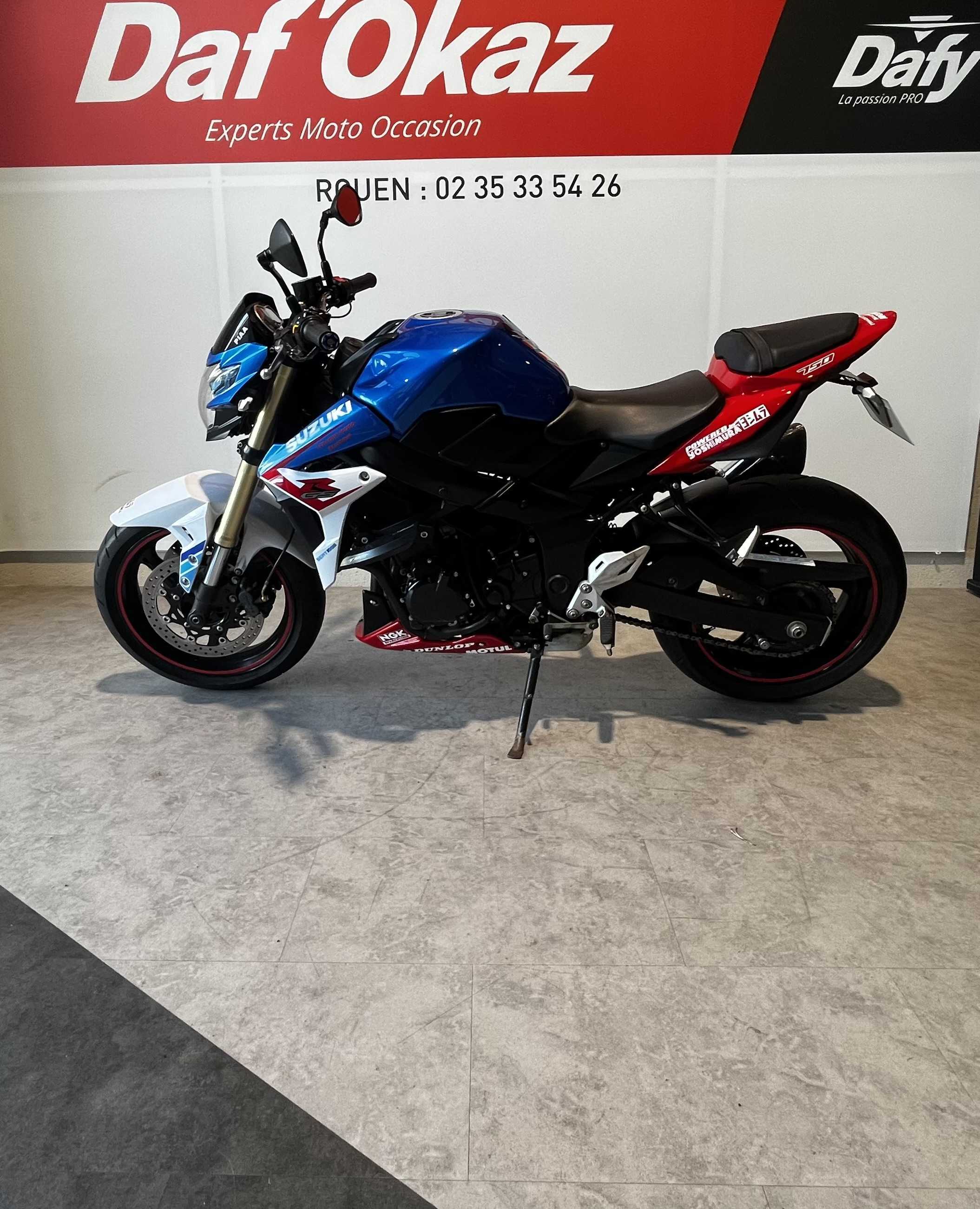 Suzuki GSR 750 2013 HD vue gauche