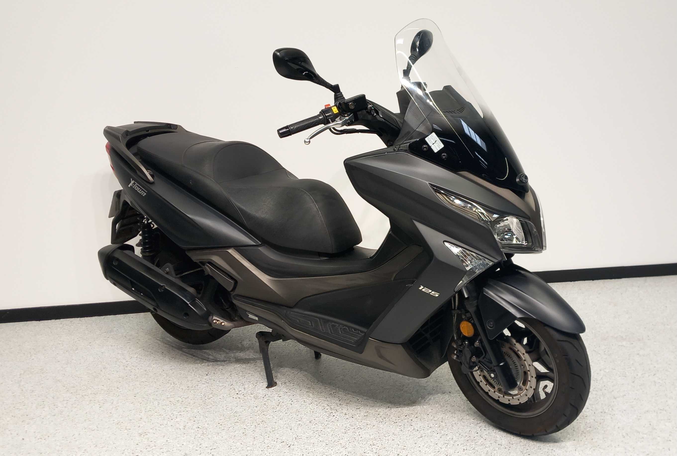 Kymco X-TOWN 125 2018 HD vue 3/4 droite