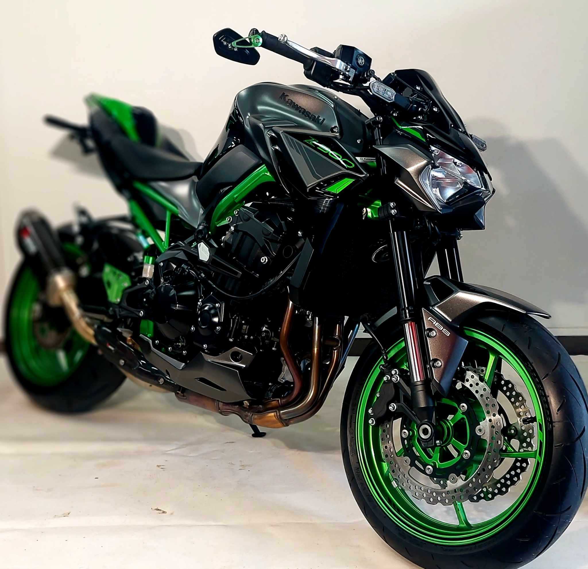 Kawasaki Z900 - 2023 HD vue 3/4 droite