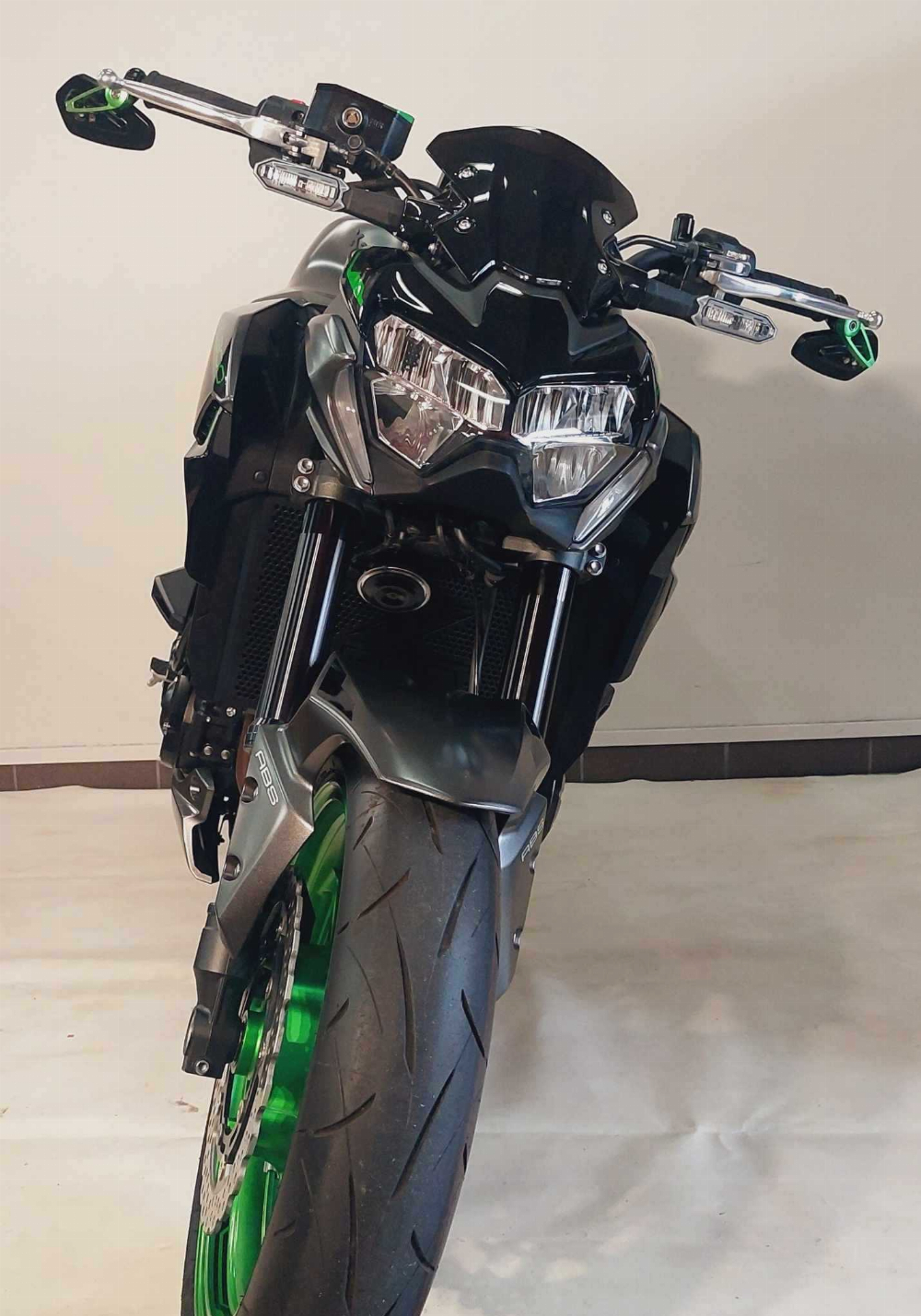 Kawasaki Z900 - 2023 vue avant