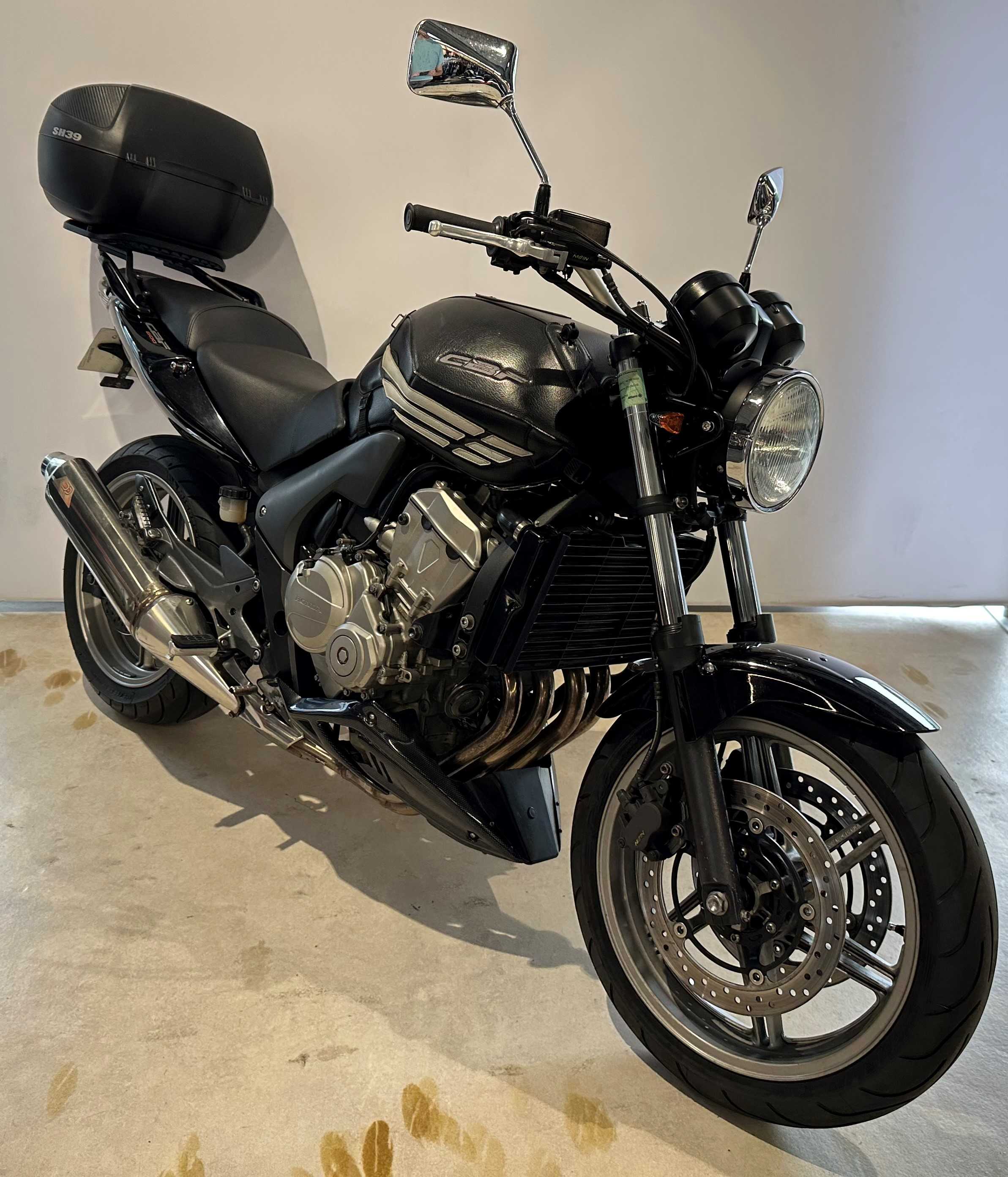 Honda CBF 600 N 2008 HD vue 3/4 droite