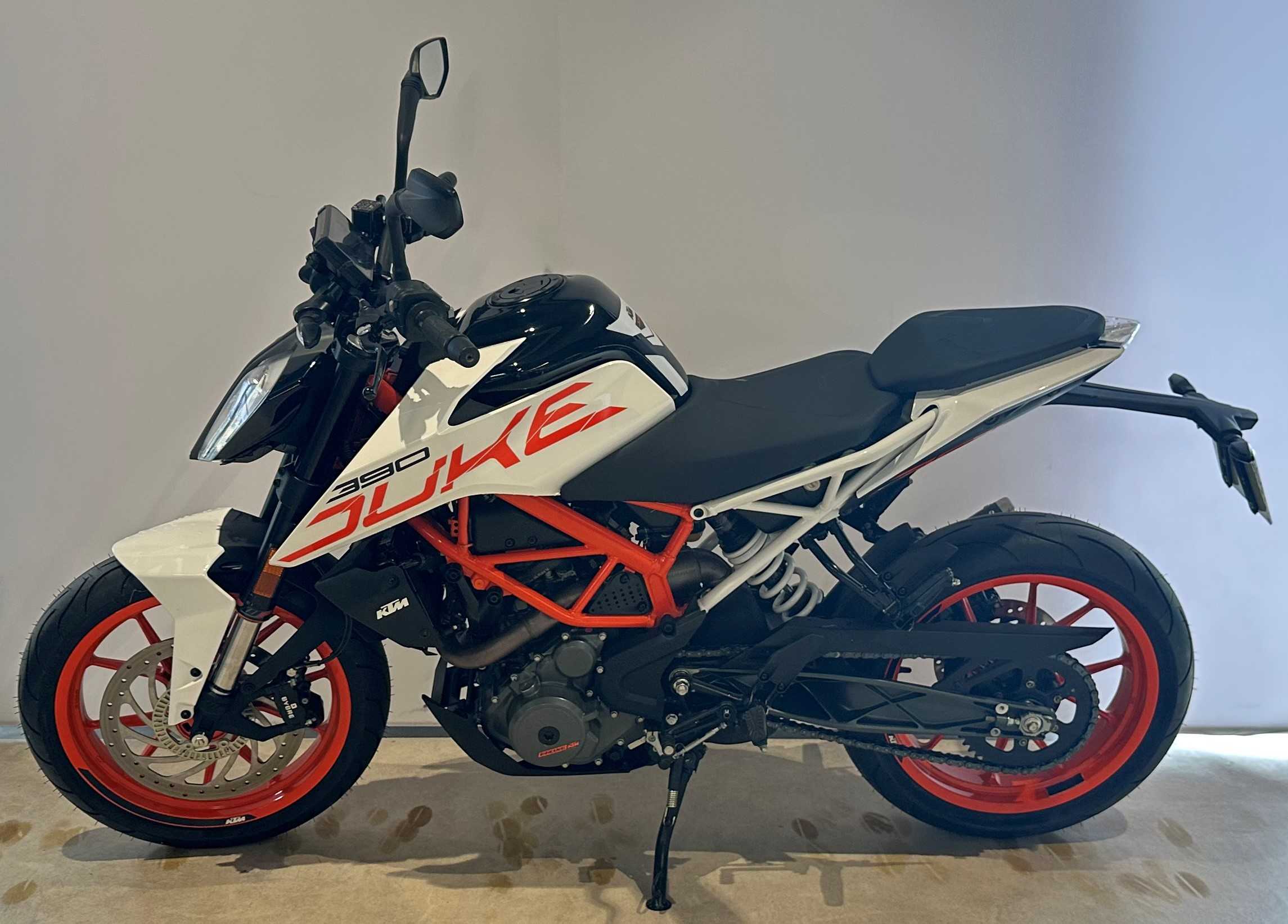 KTM 390 Duke 2020 HD vue gauche