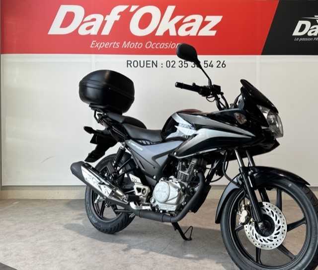 Honda CBF 125 2011 HD vue 3/4 droite