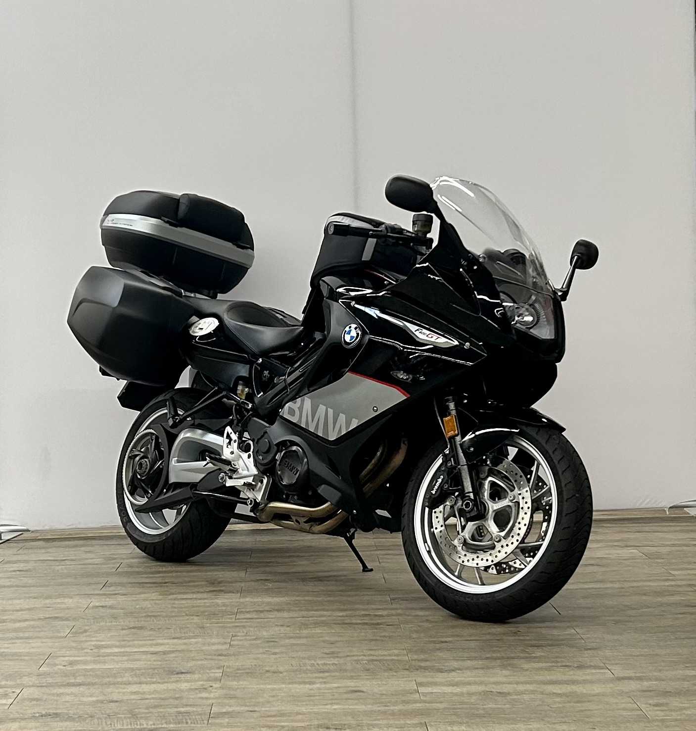 BMW F 800 GT 2019 HD vue 3/4 droite