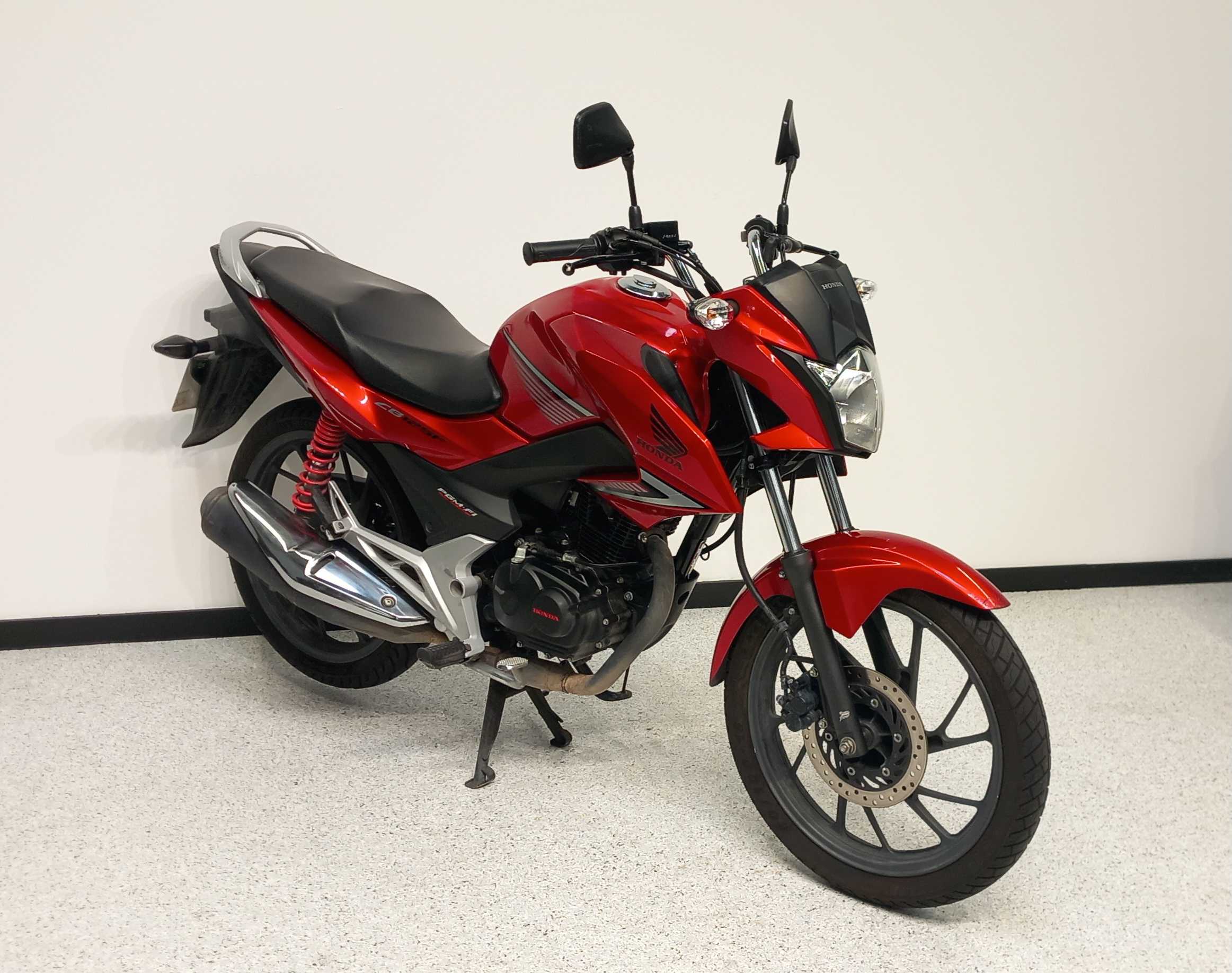 Honda CB 125 F (GLR) 2016 HD vue 3/4 droite