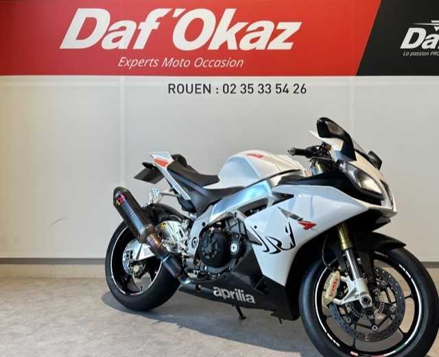 Aprilia RSV4-R 1000 APRC 2011 HD vue 3/4 droite