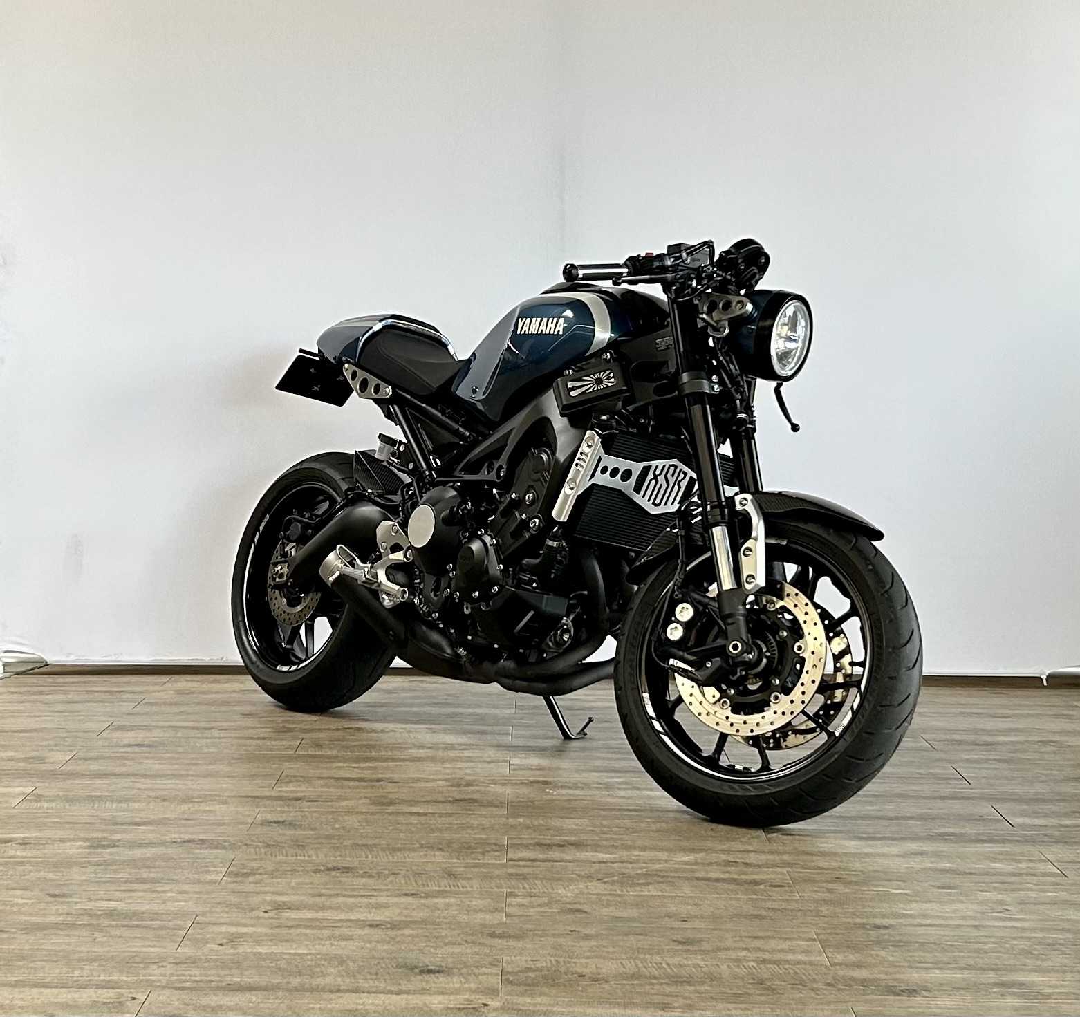 Yamaha XSR 900 2020 HD vue 3/4 droite