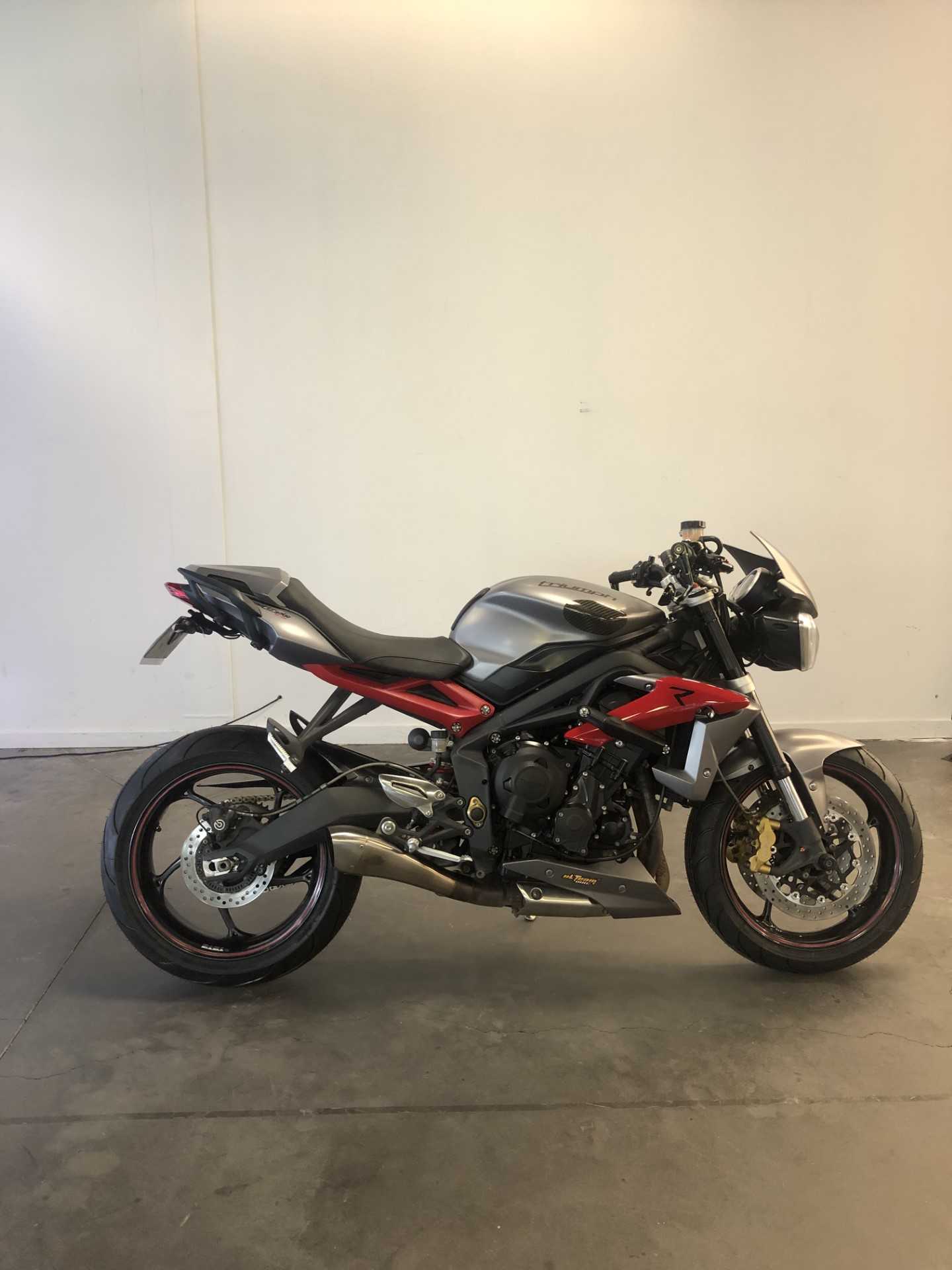 Triumph 675 Street Triple R 2014 HD vue 3/4 droite