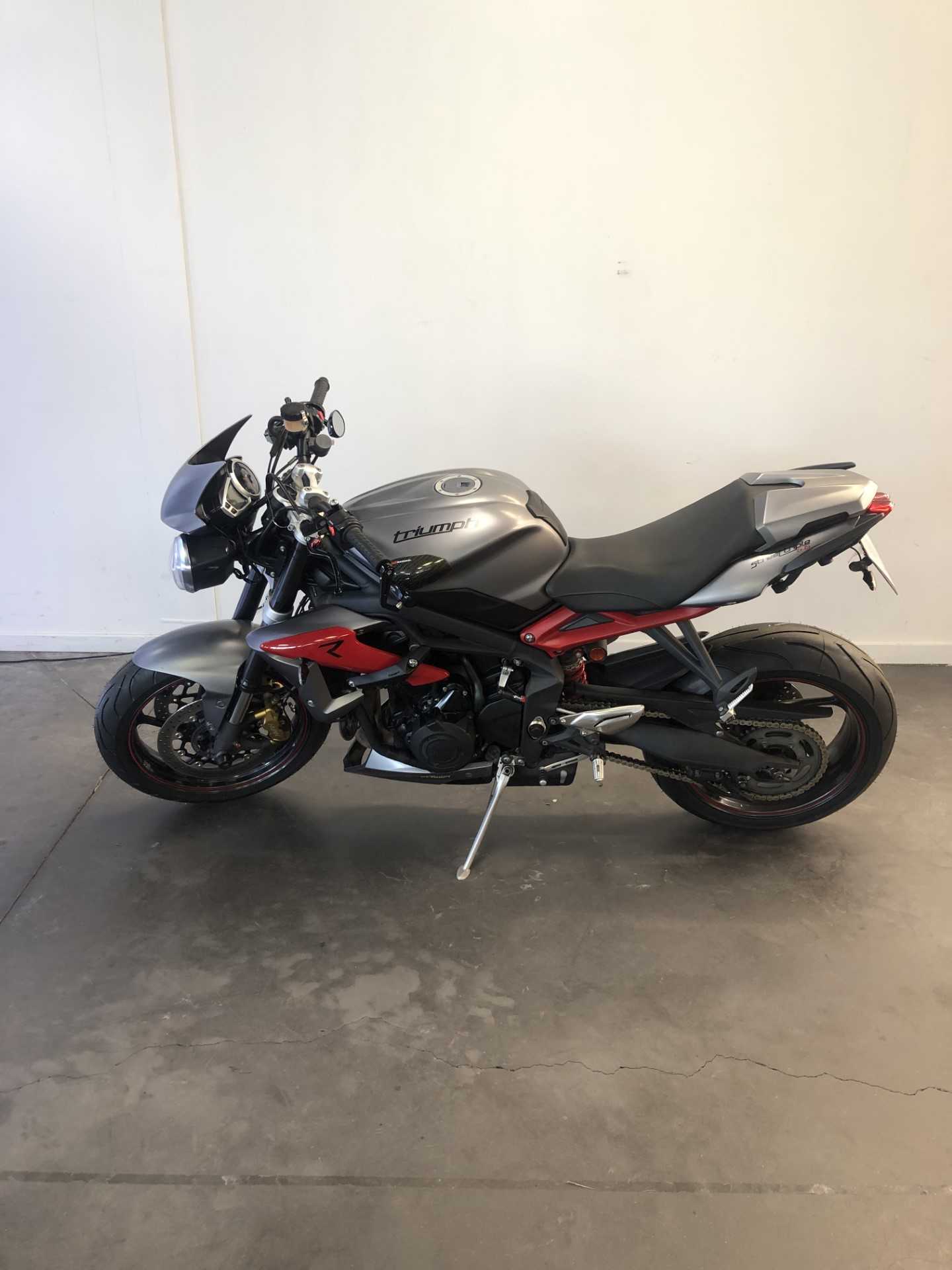 Triumph 675 Street Triple R 2014 HD vue gauche