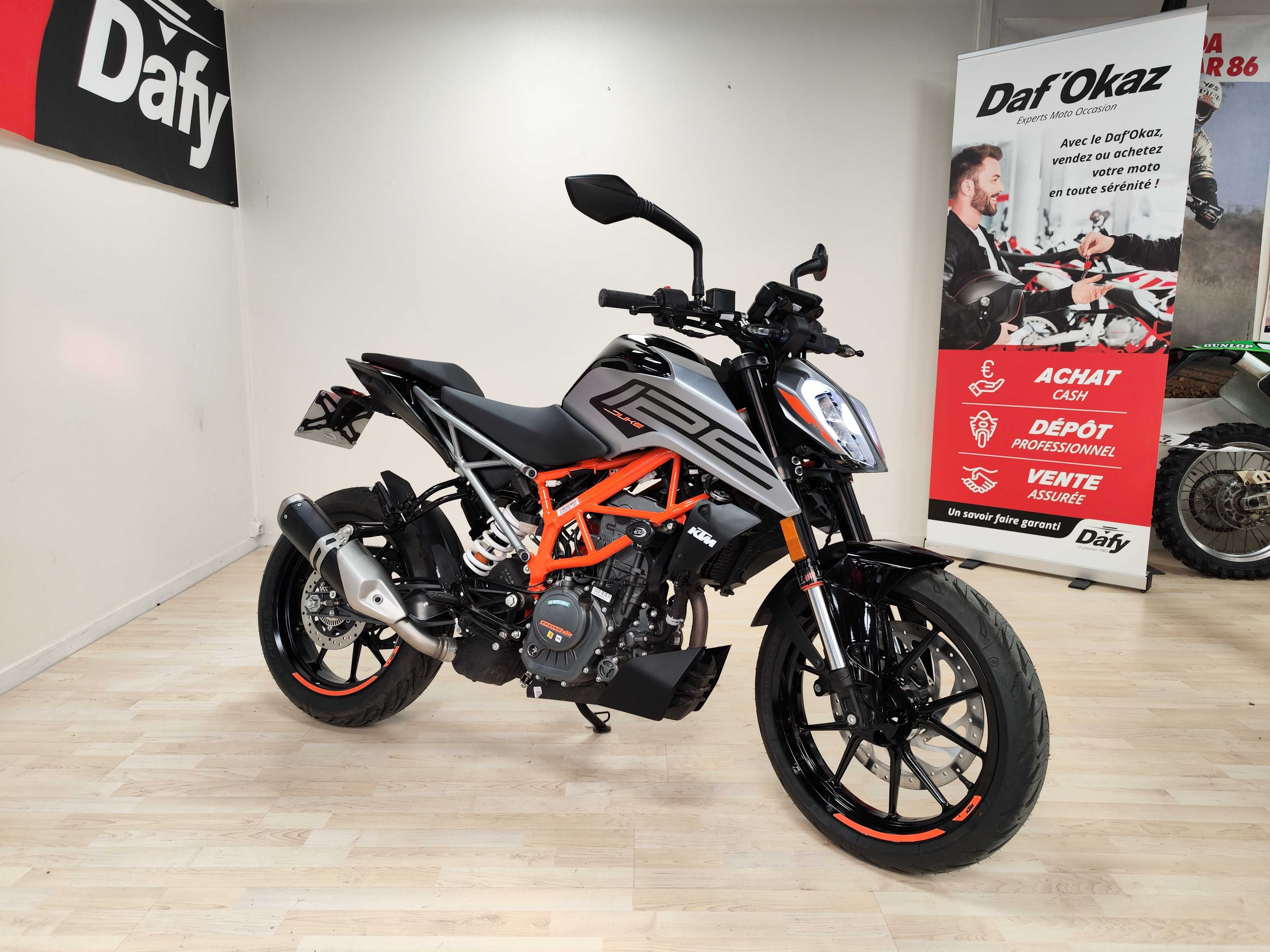 KTM 125 Duke 2021 HD vue 3/4 droite