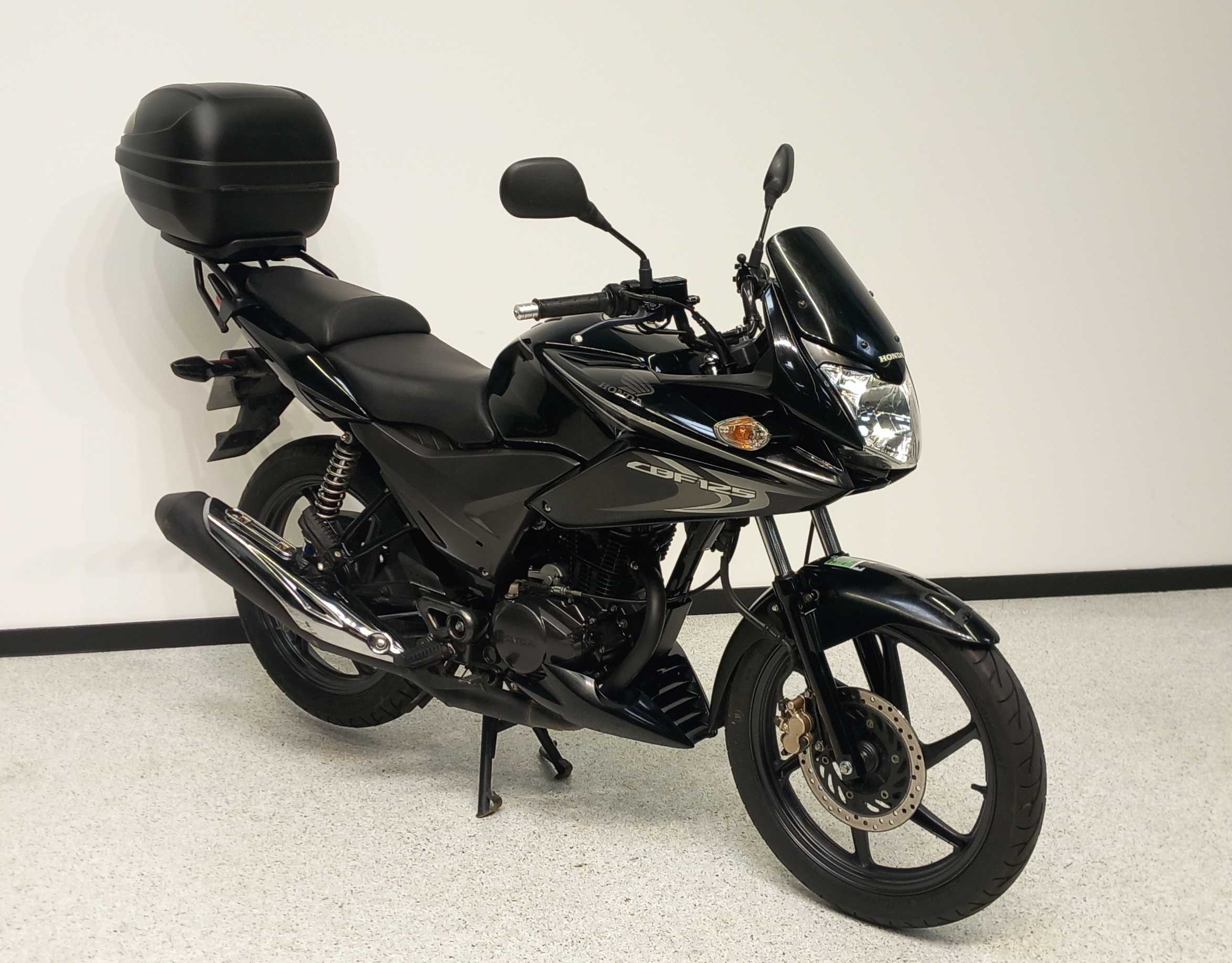 Honda CBF 125 2014 HD vue 3/4 droite