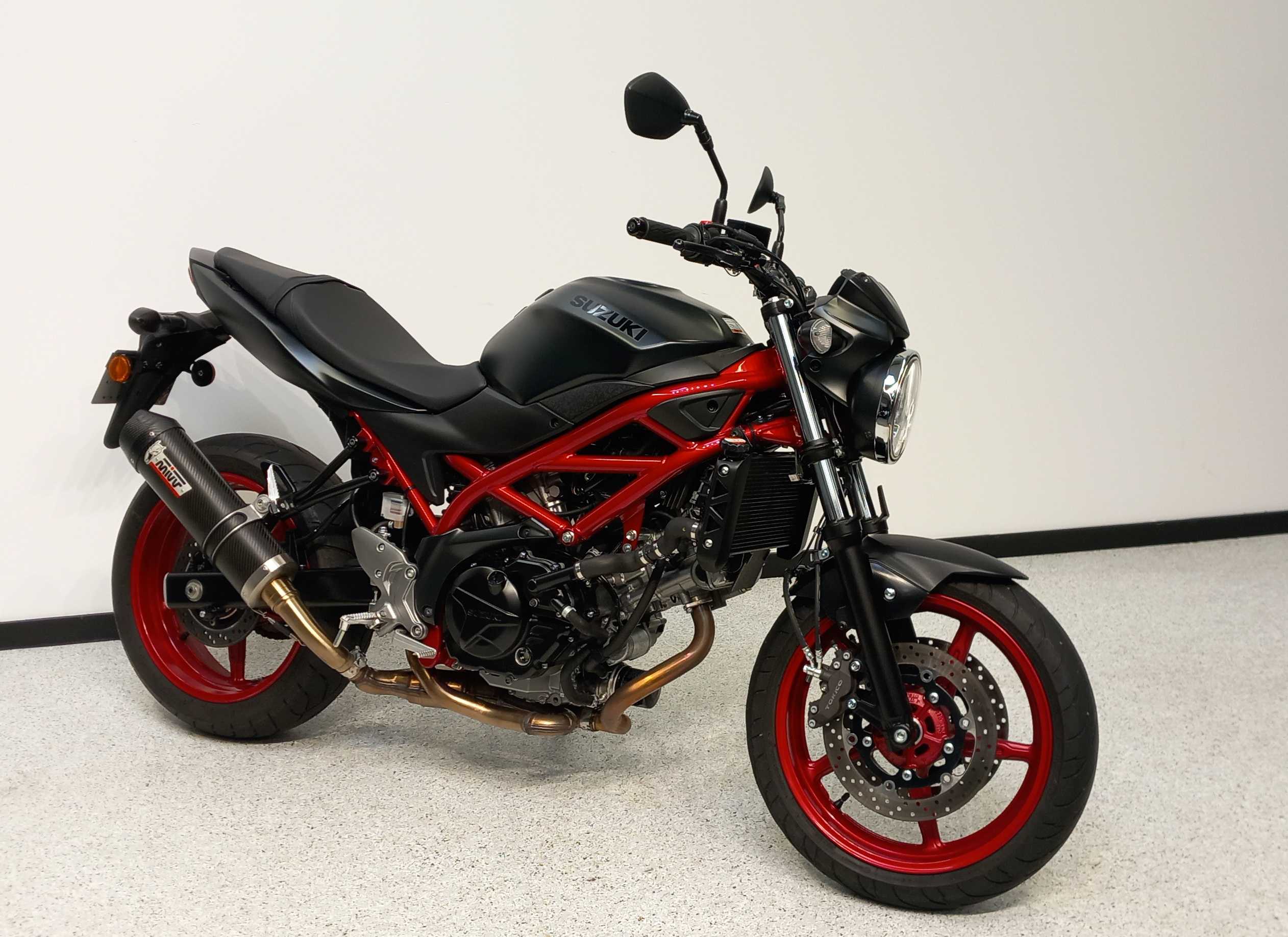 Suzuki SV 650 2019 HD vue 3/4 droite