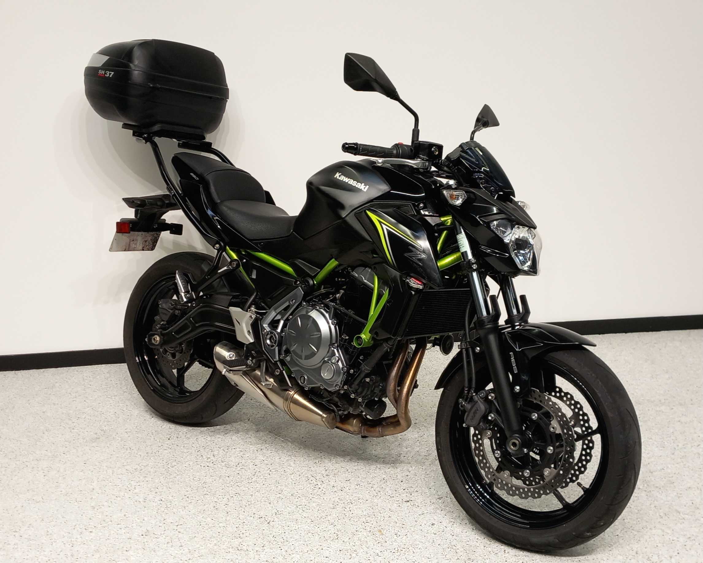 Kawasaki Z 650 2018 HD vue 3/4 droite