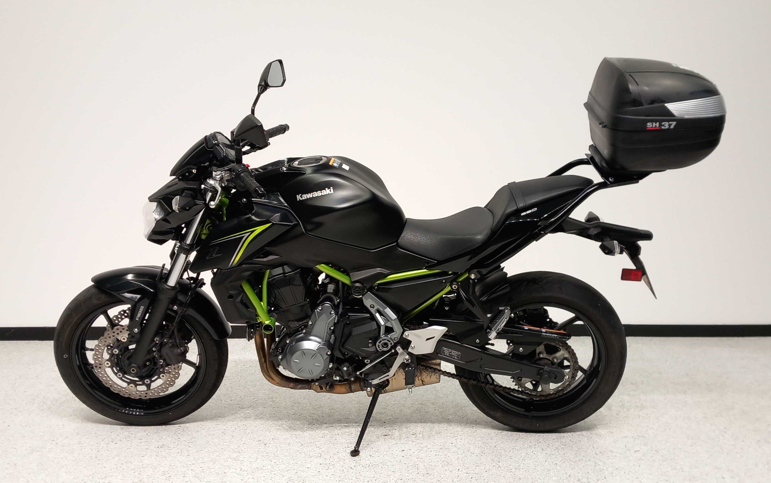 Kawasaki Z 650 2018 HD vue gauche