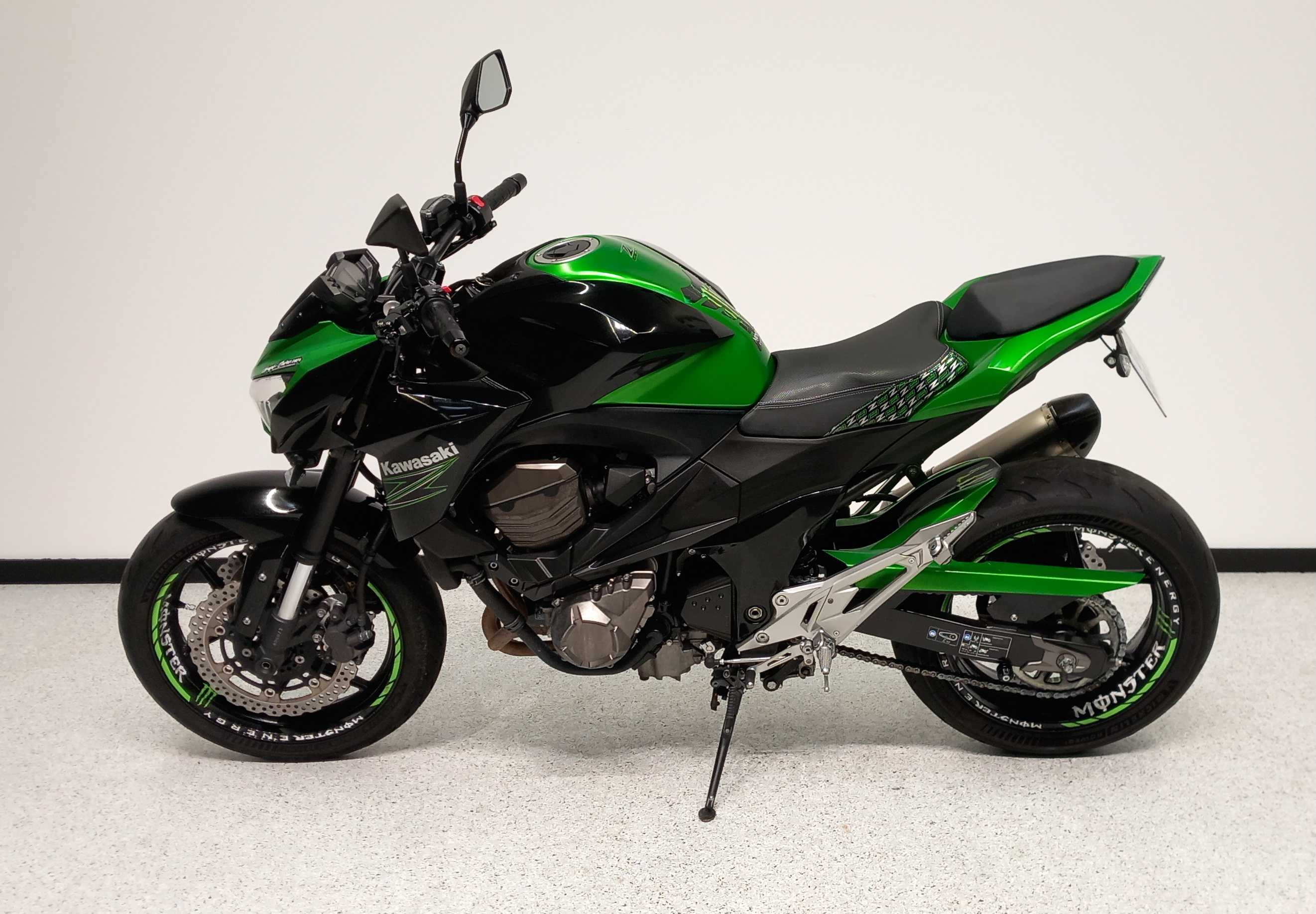 Kawasaki Z 800 2015 HD vue gauche