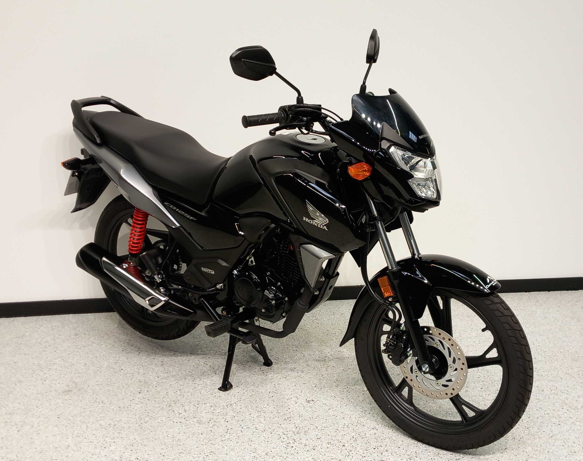 Honda CBF 125 2015 HD vue 3/4 droite