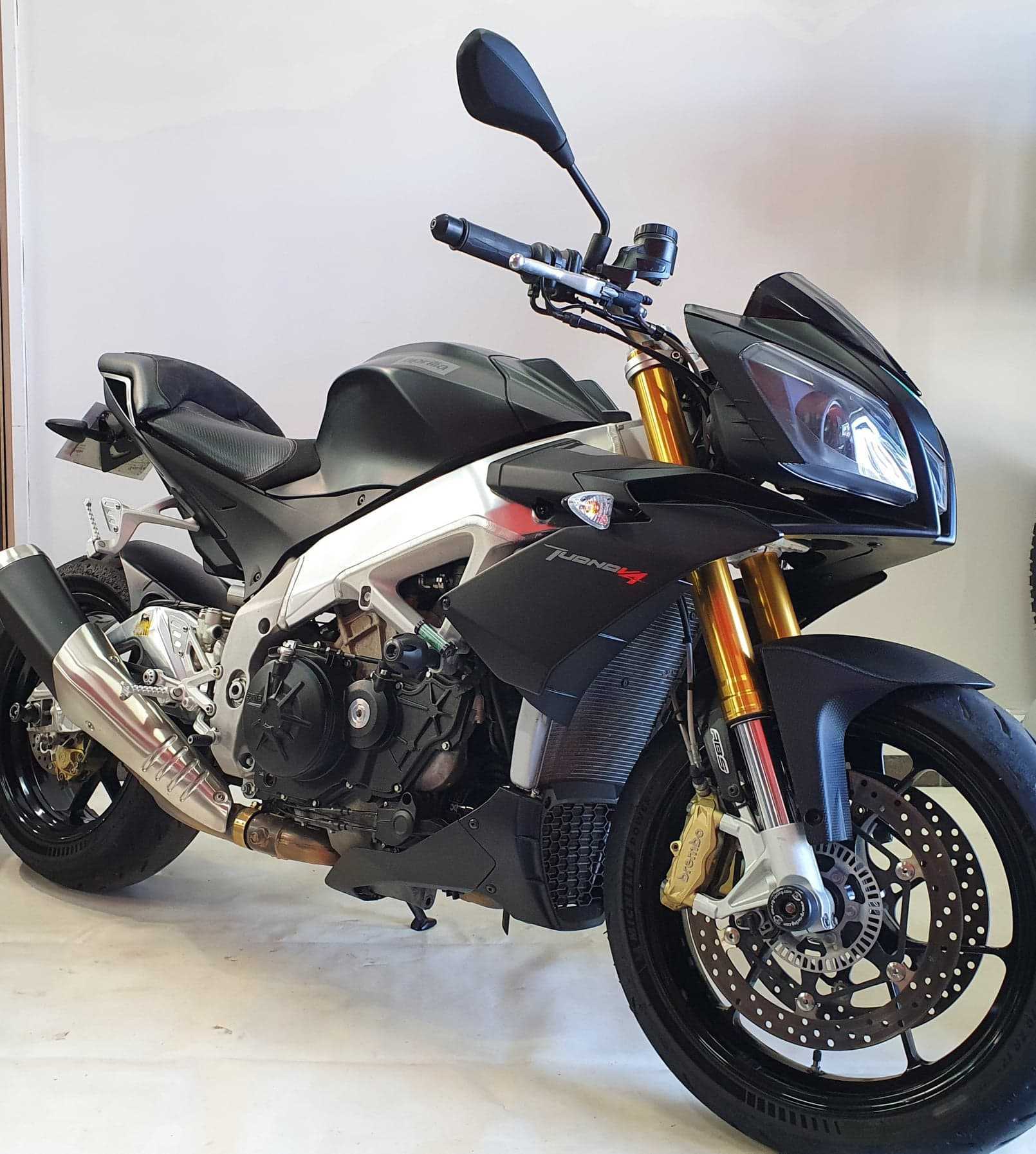 Aprilia Tuono 1000 V4 2013 HD vue 3/4 droite