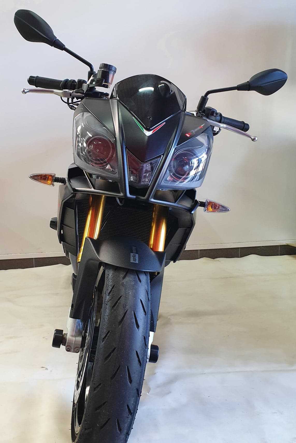 Aprilia Tuono 1000 V4 2013 HD vue avant