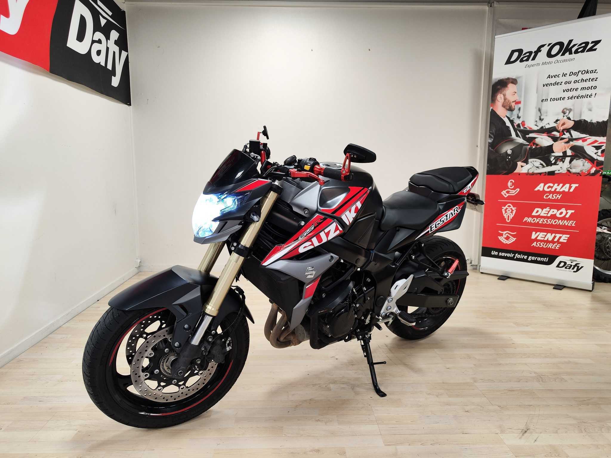 Suzuki GSR 750 ABS 2015 HD vue avant