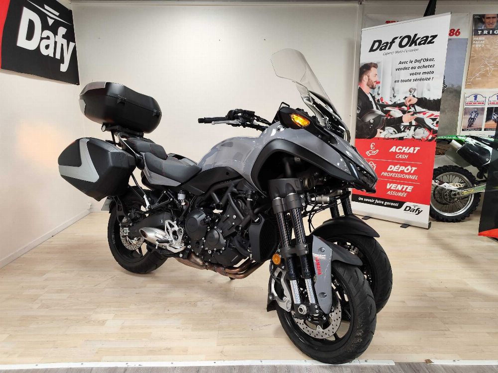 Yamaha Niken 900 GT (MXT850D) 2020 vue 3/4 droite