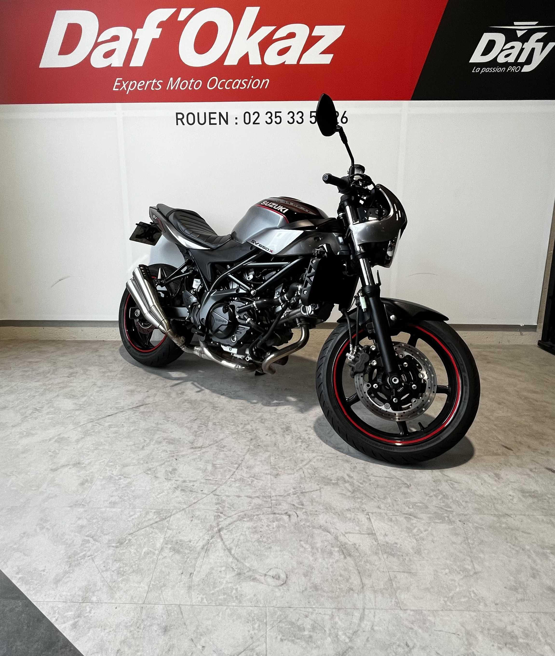 Suzuki SV 650 X 2018 HD vue 3/4 droite