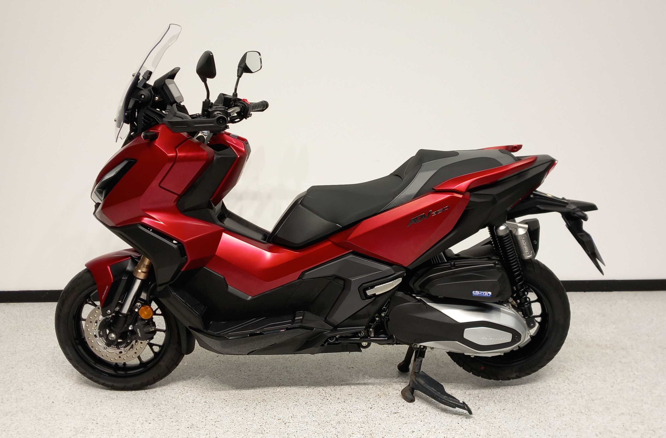 Honda ADV 350 2022 HD vue gauche