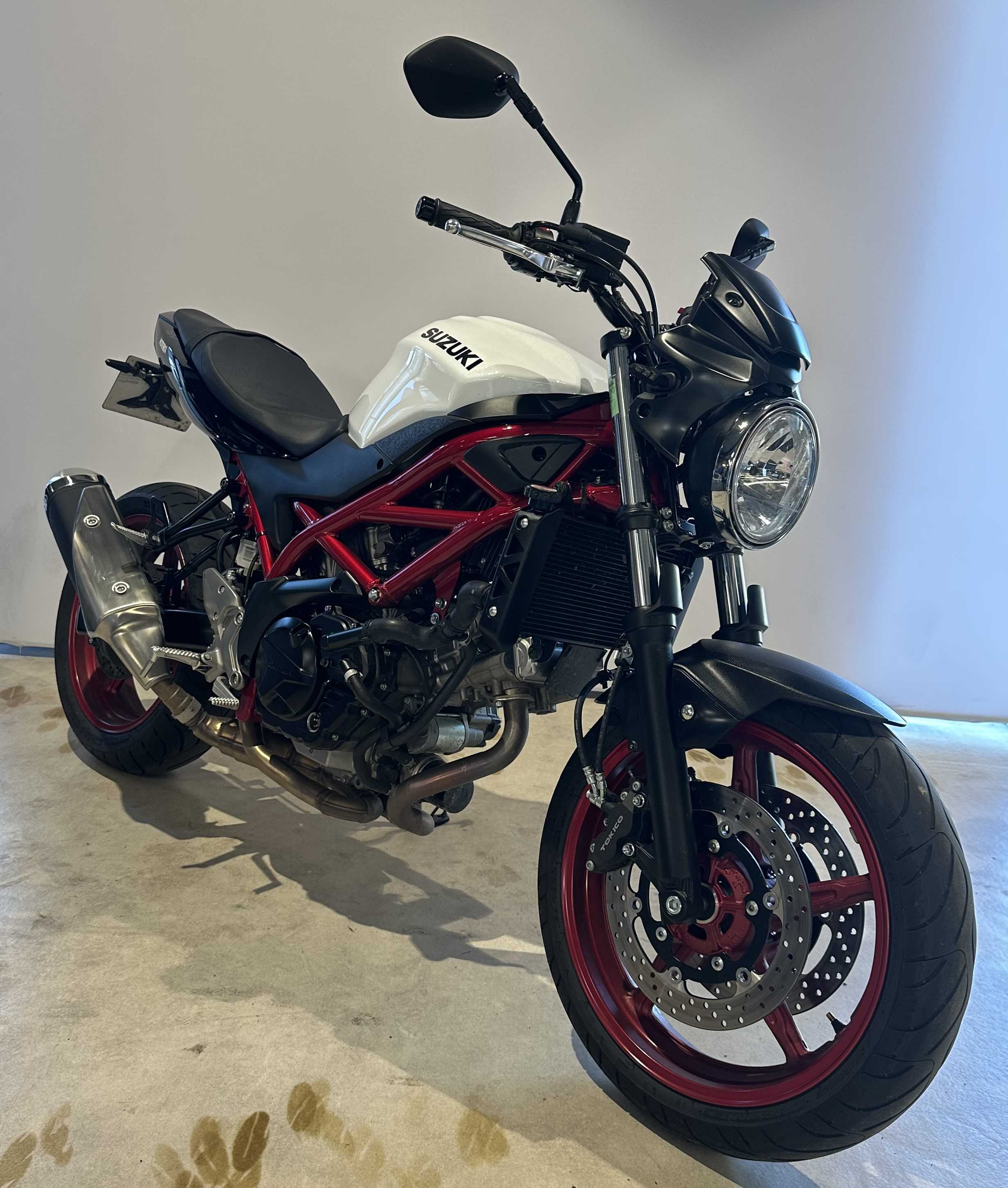 Suzuki SV 650 2021 HD vue 3/4 droite