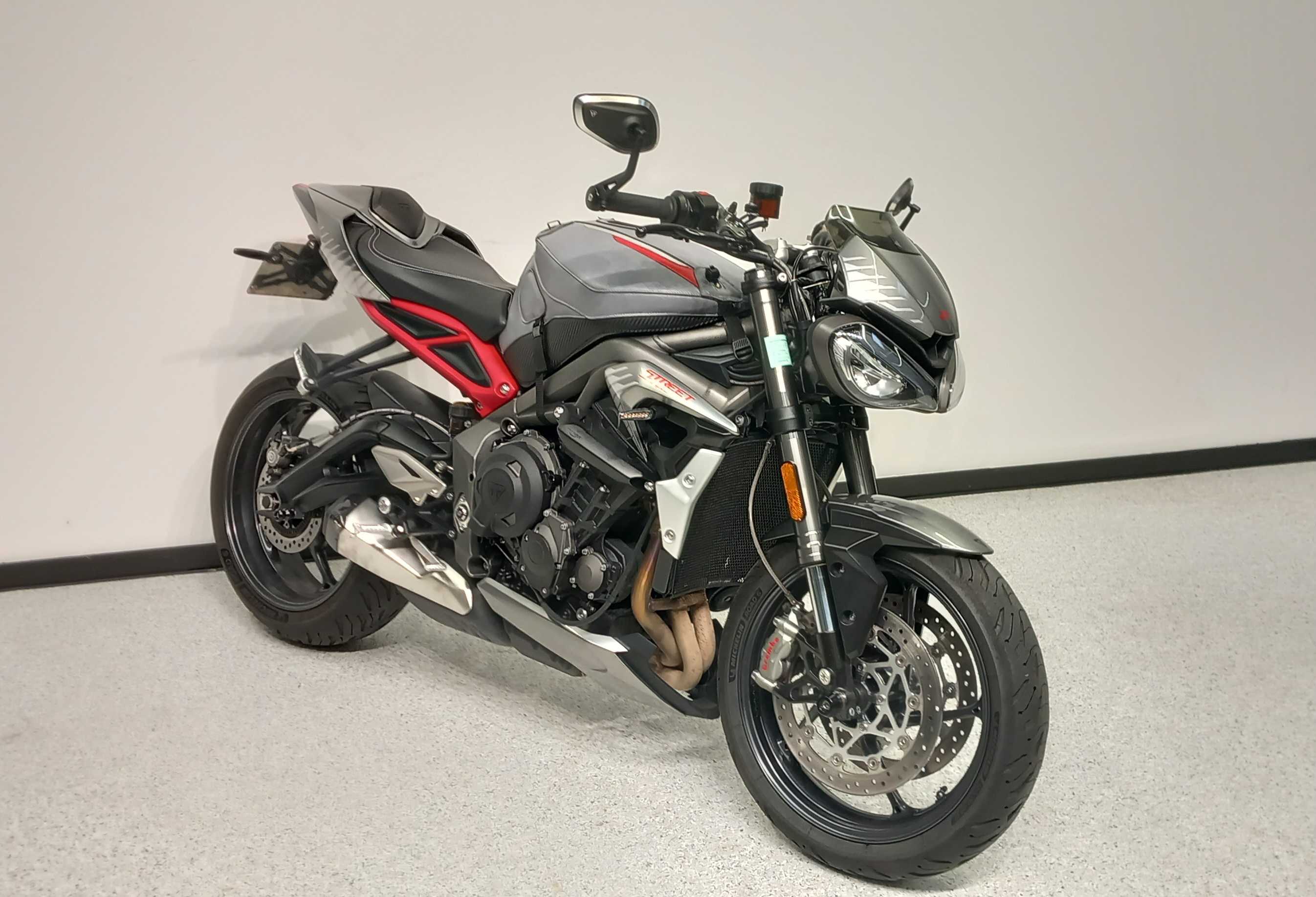 Triumph 765 Street Triple RS 2021 HD vue 3/4 droite