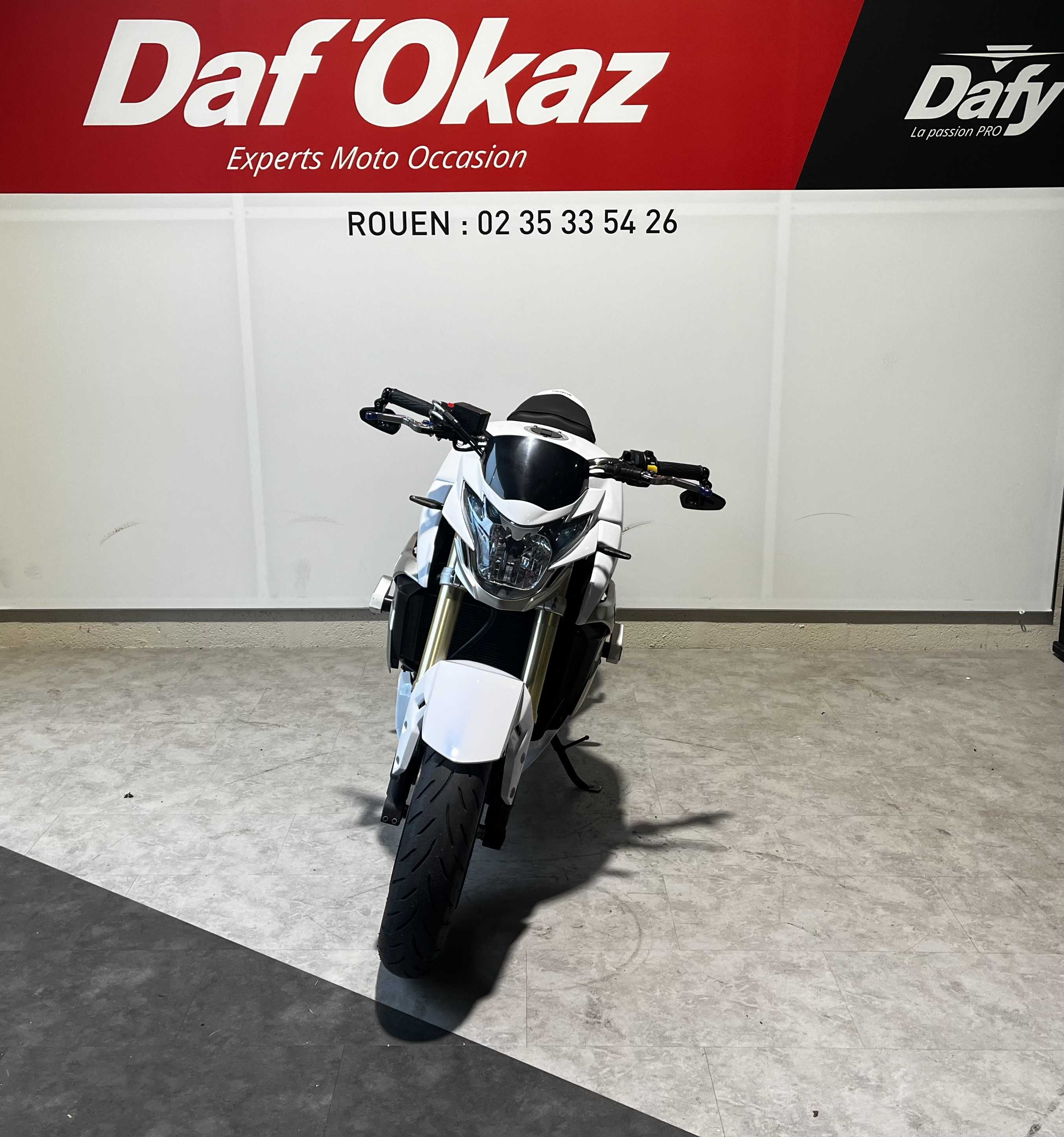 Suzuki GSR 750 ABS 2012 HD vue avant